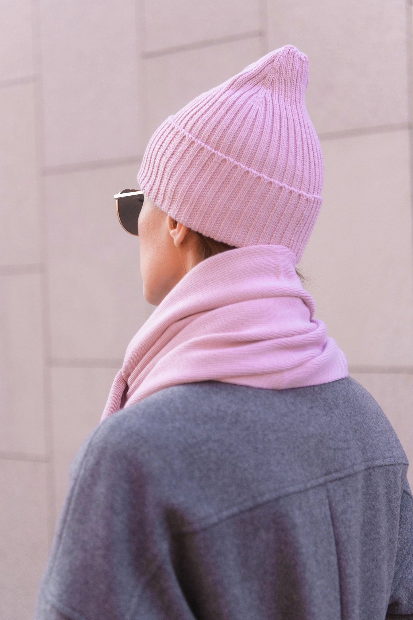 Шапка с резинкой и шарф