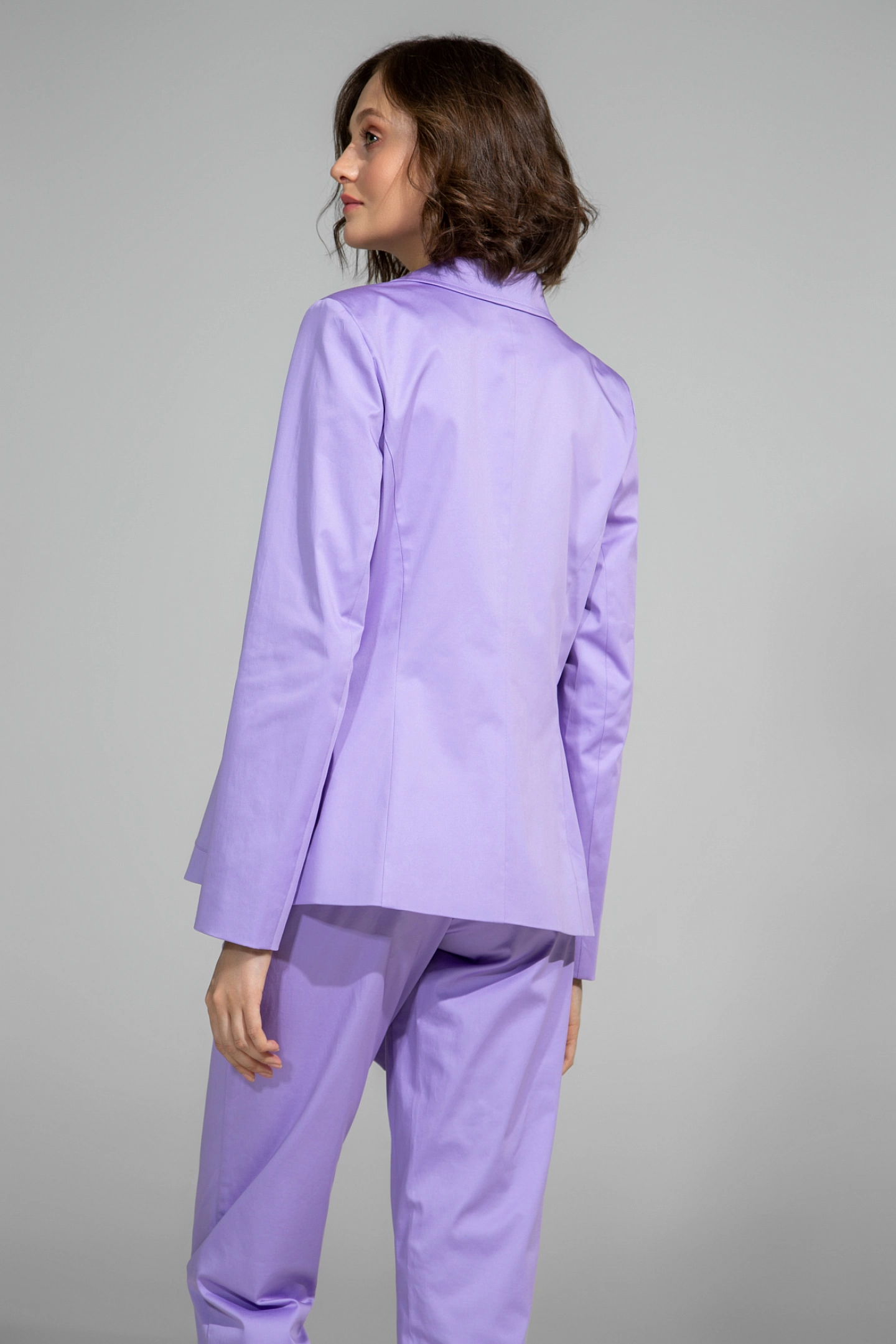 Жакет однобортный с накладными карманами