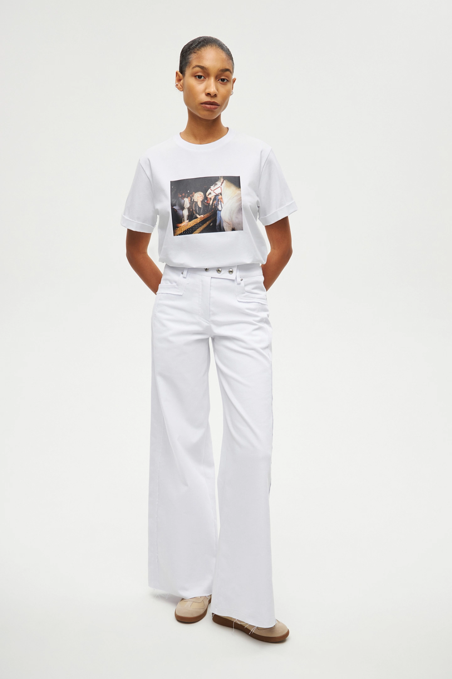 Футболка BASE с принтом