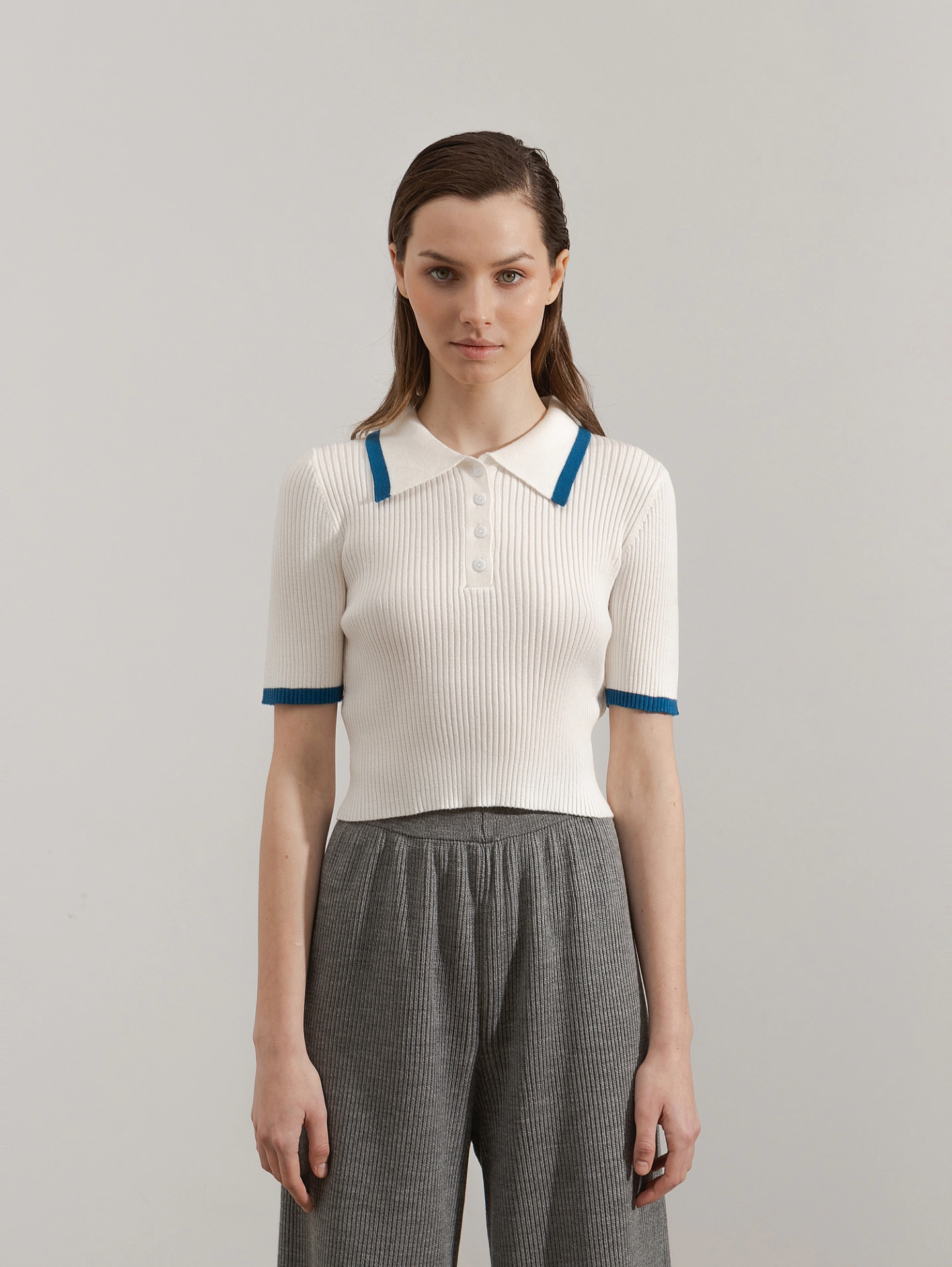 Футболка поло вязаная с контрастной отделкой