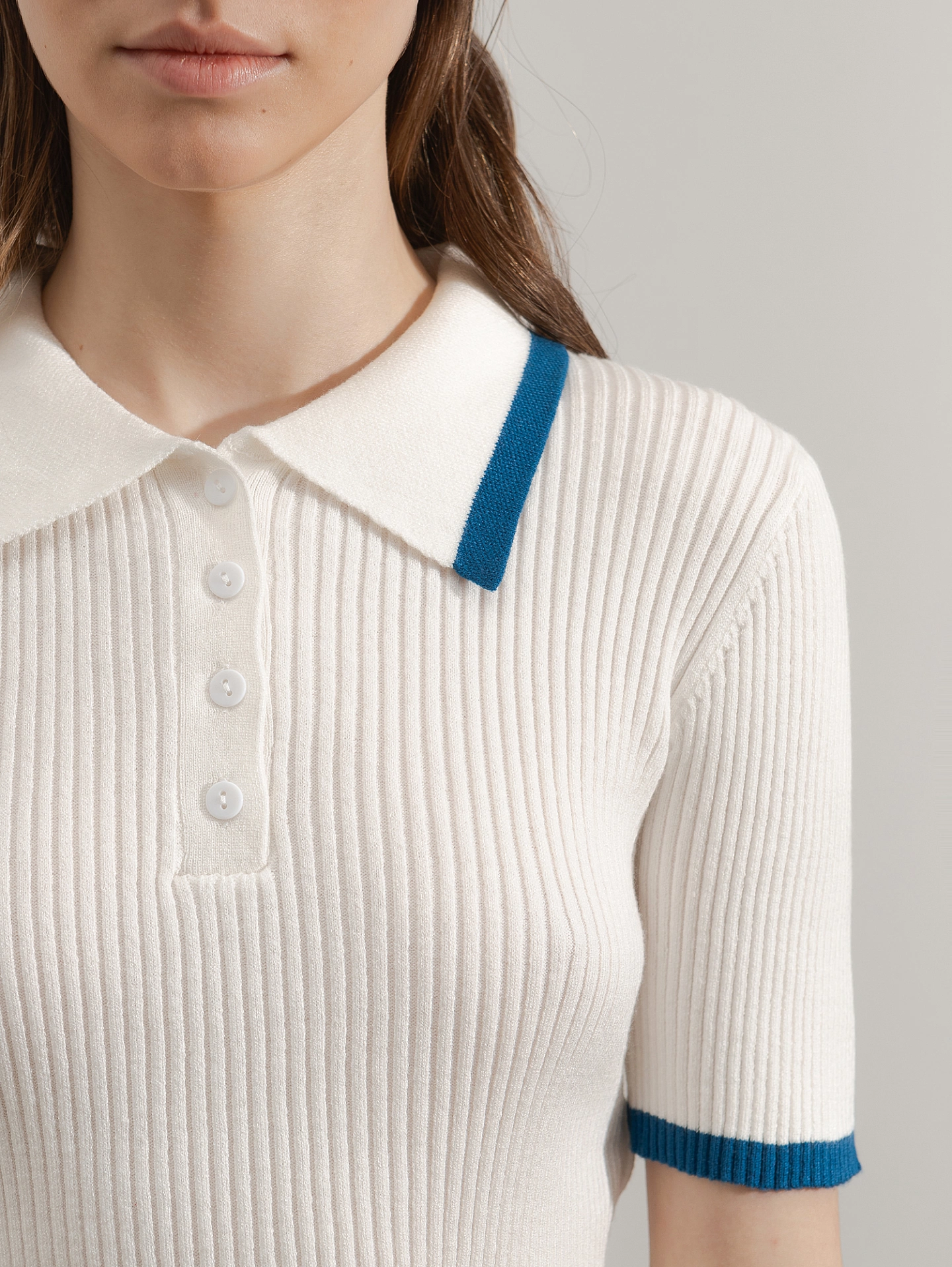 Футболка поло вязаная с контрастной отделкой