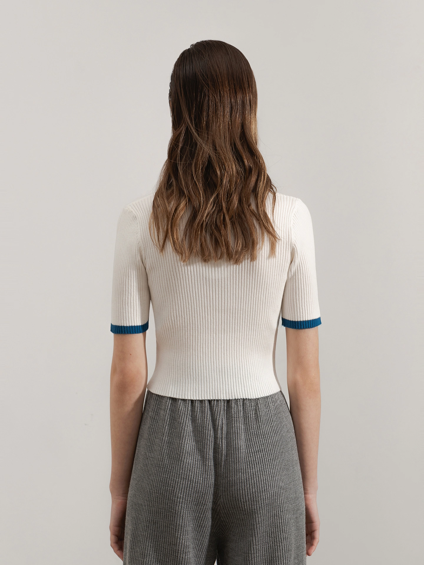 Футболка поло вязаная с контрастной отделкой