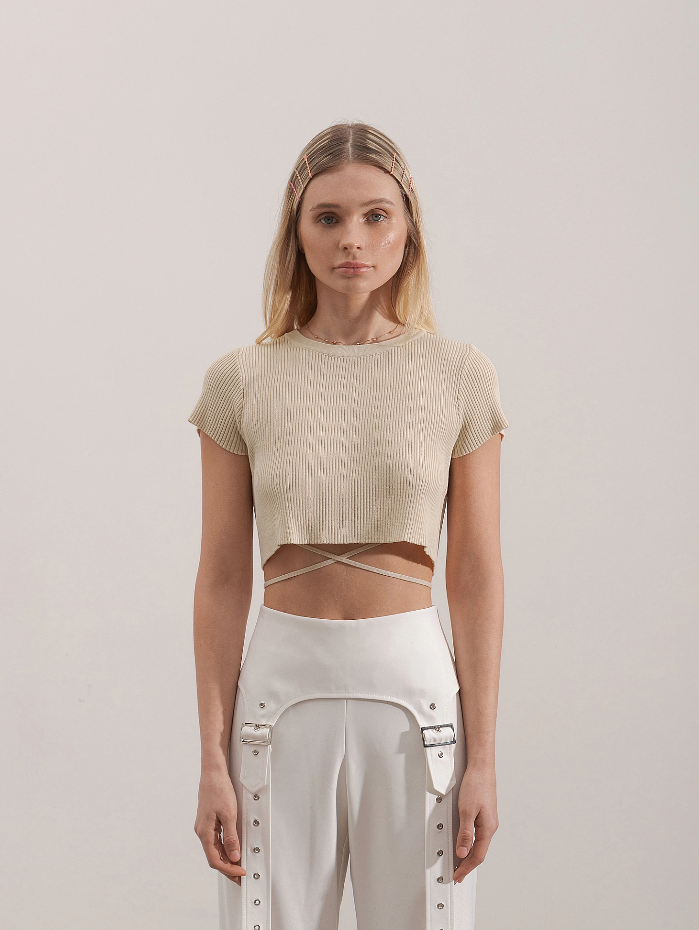 Футболка вязаная укороченная с завязками