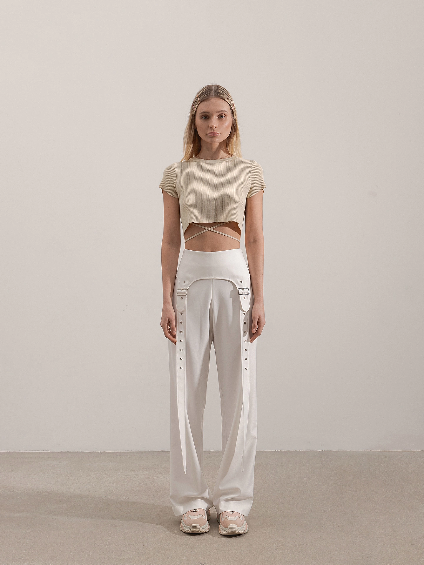 Футболка вязаная укороченная с завязками