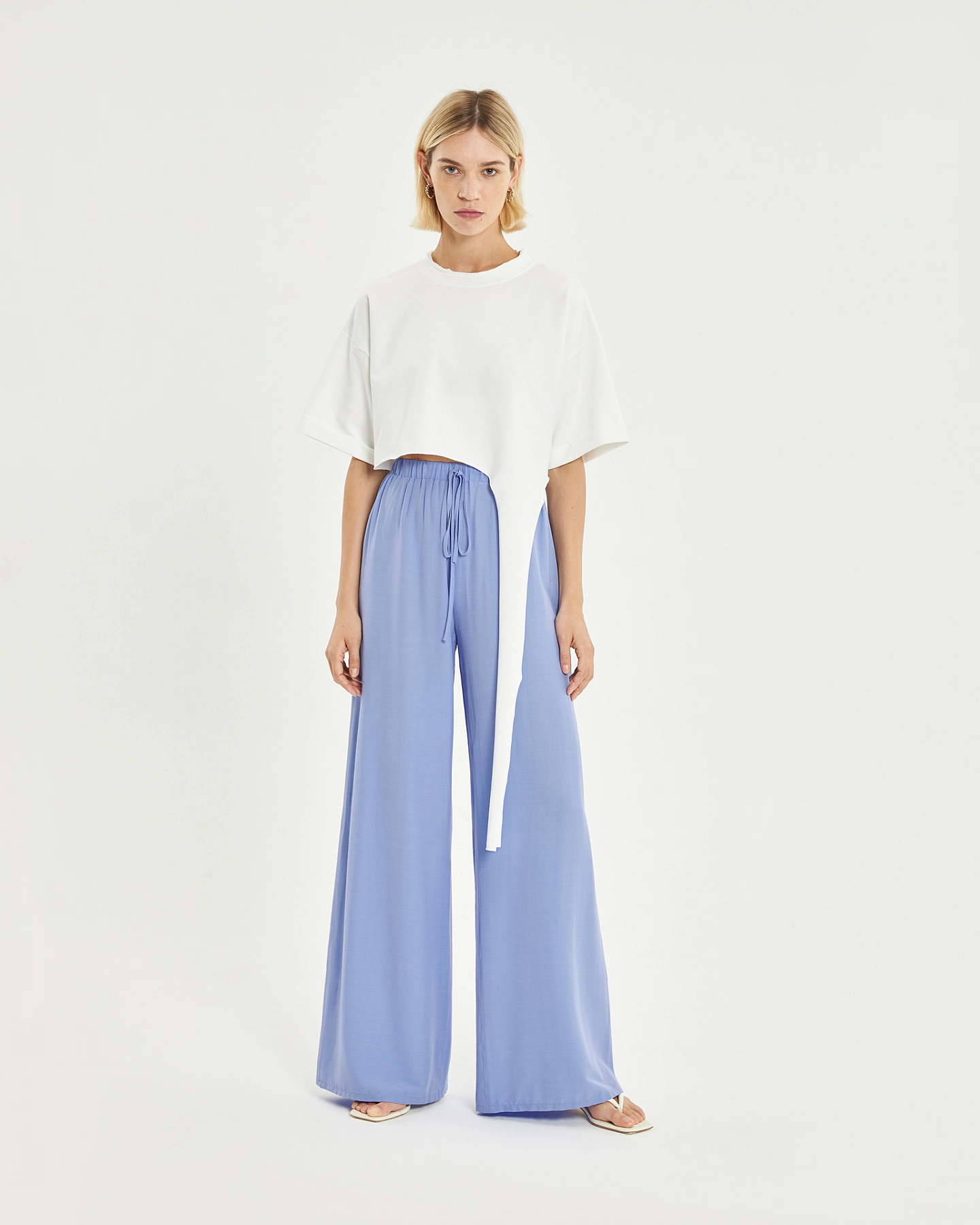 Футболка свободного кроя с хлястами