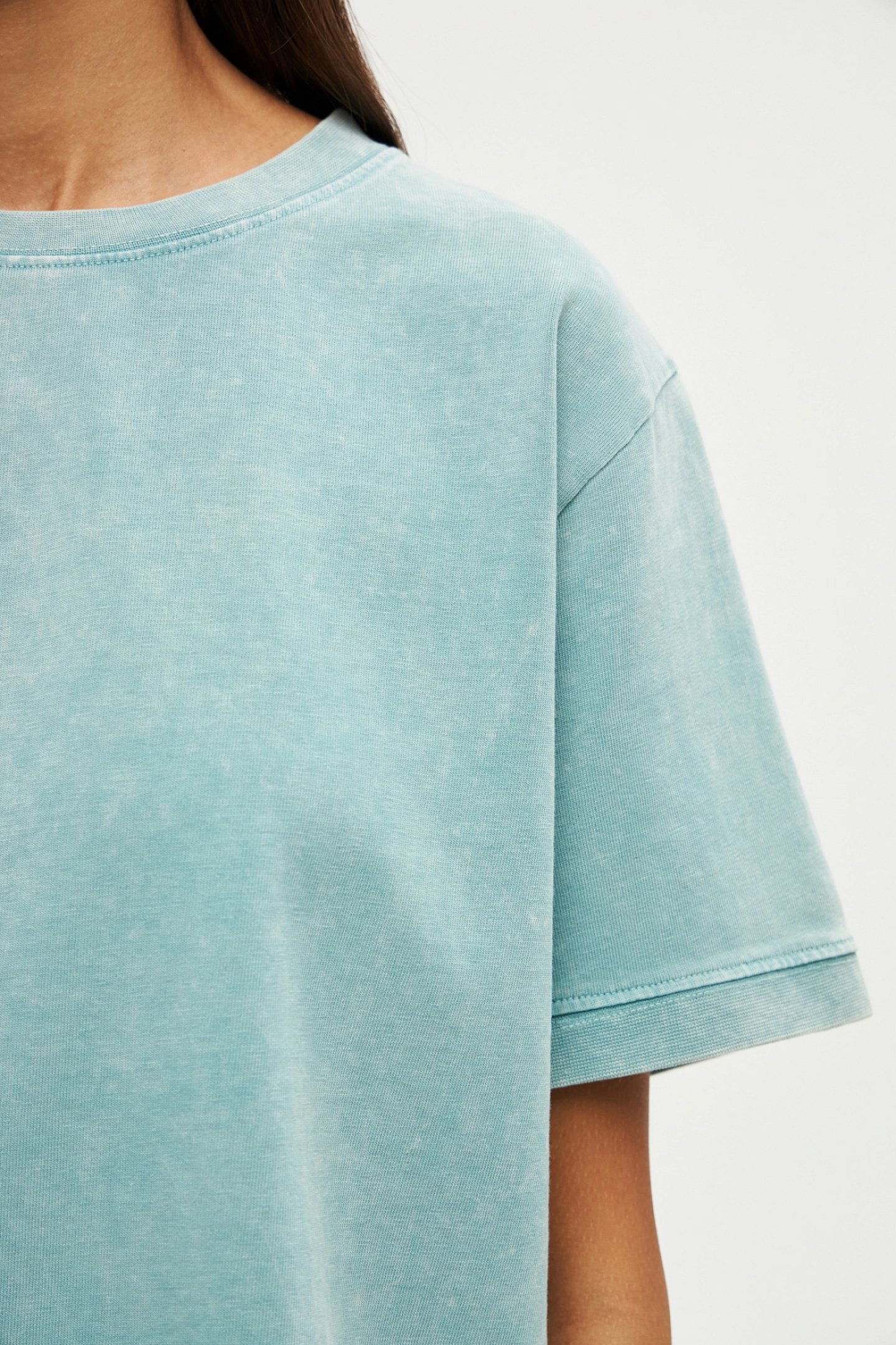 Футболка с эффектом потёртости