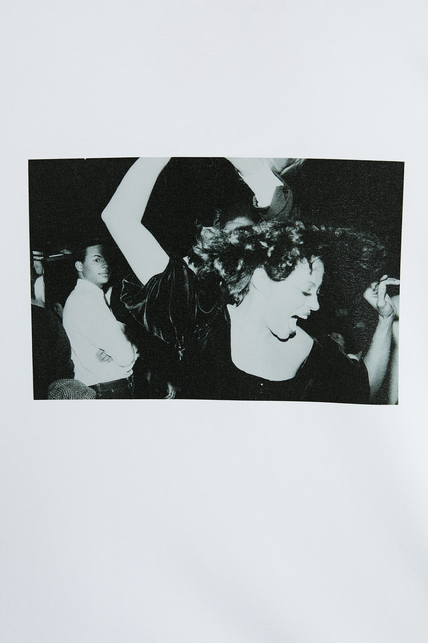 Футболка с перьями