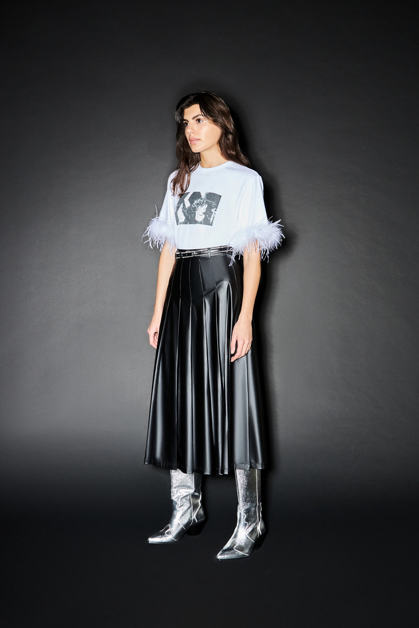 Футболка с перьями