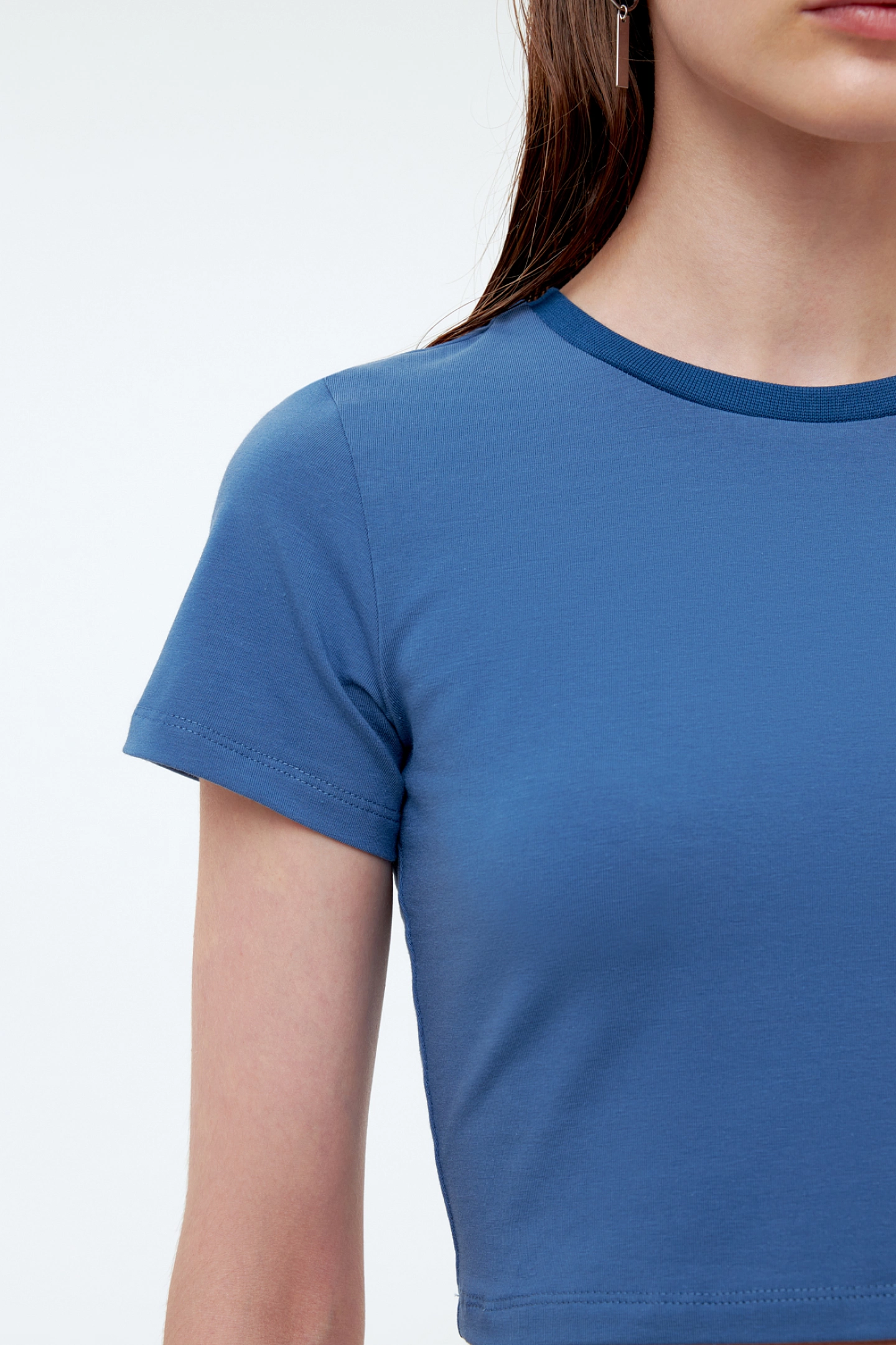 Футболка облегающая короткая