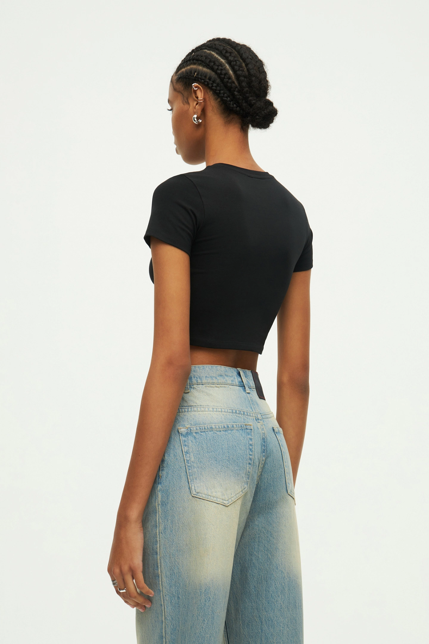 Футболка облегающая короткая