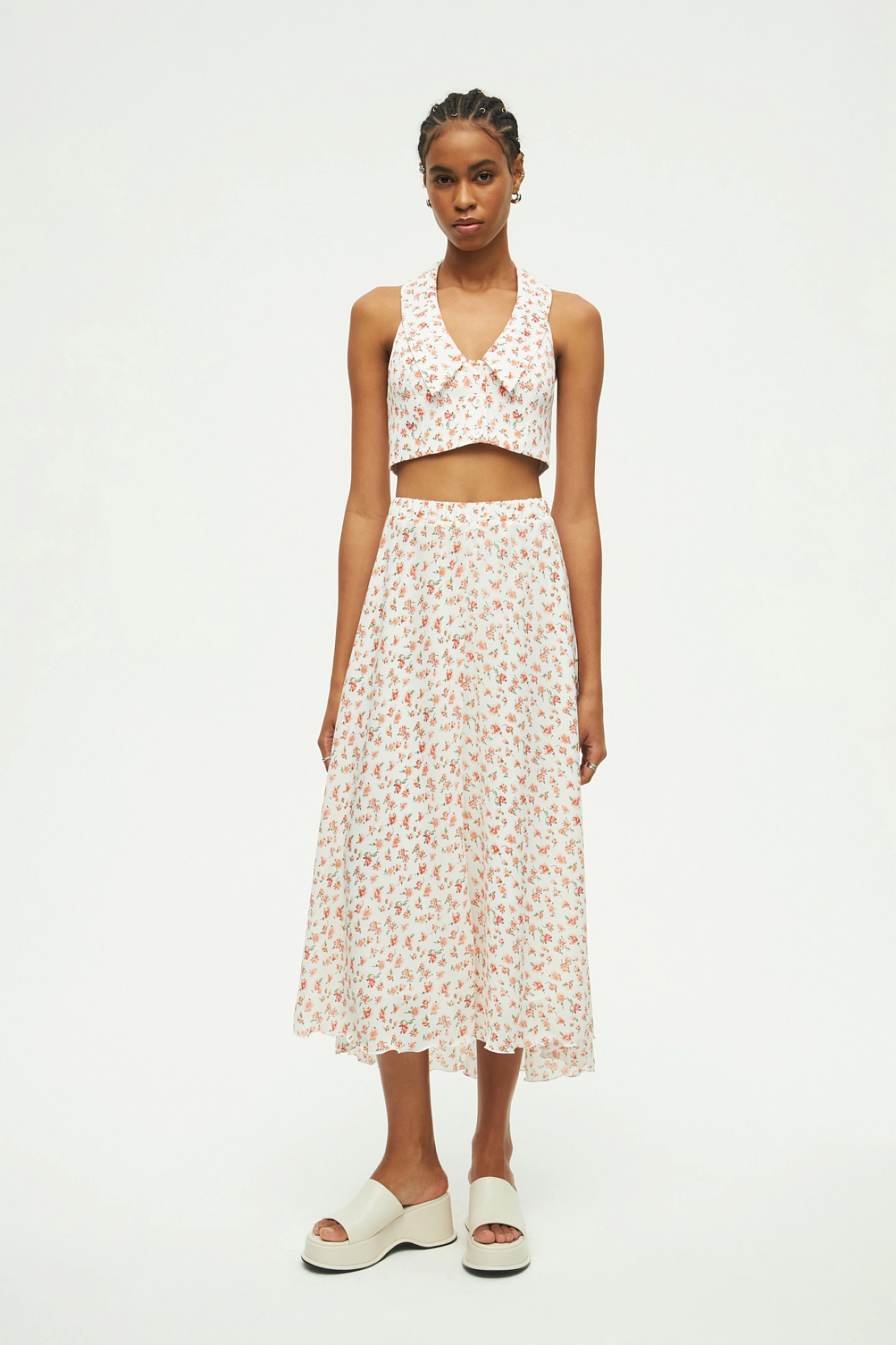 Топ с открытой спиной и воротником