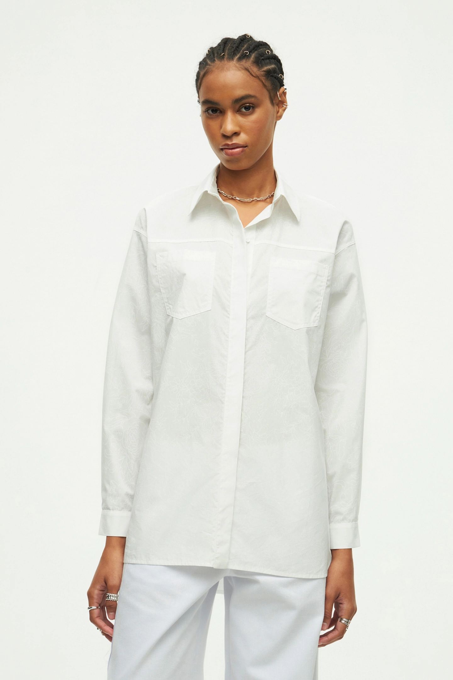 Рубашка со спущенным плечом и кокеткой