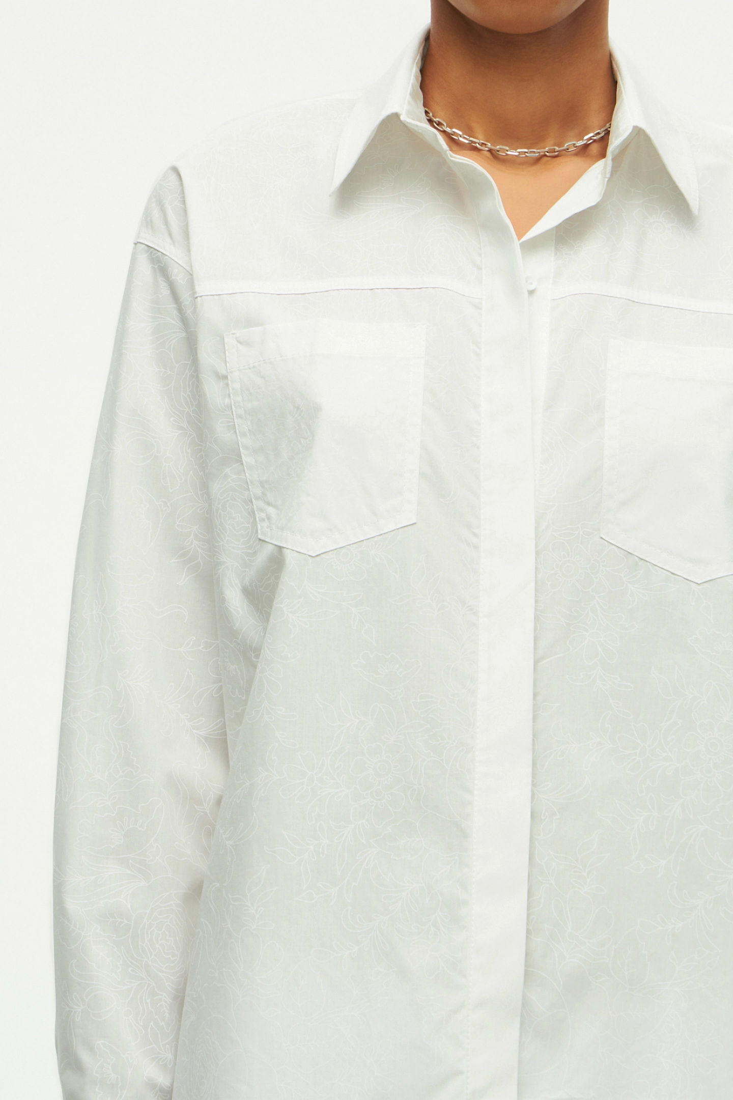 Рубашка со спущенным плечом и кокеткой