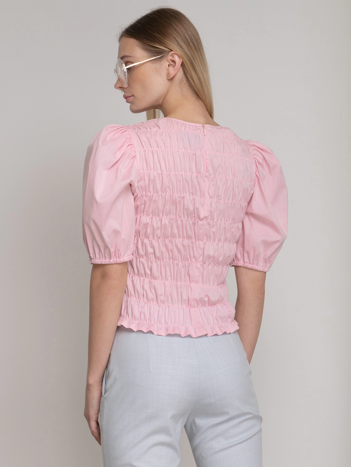 Блуза с резинками и объёмными рукавами