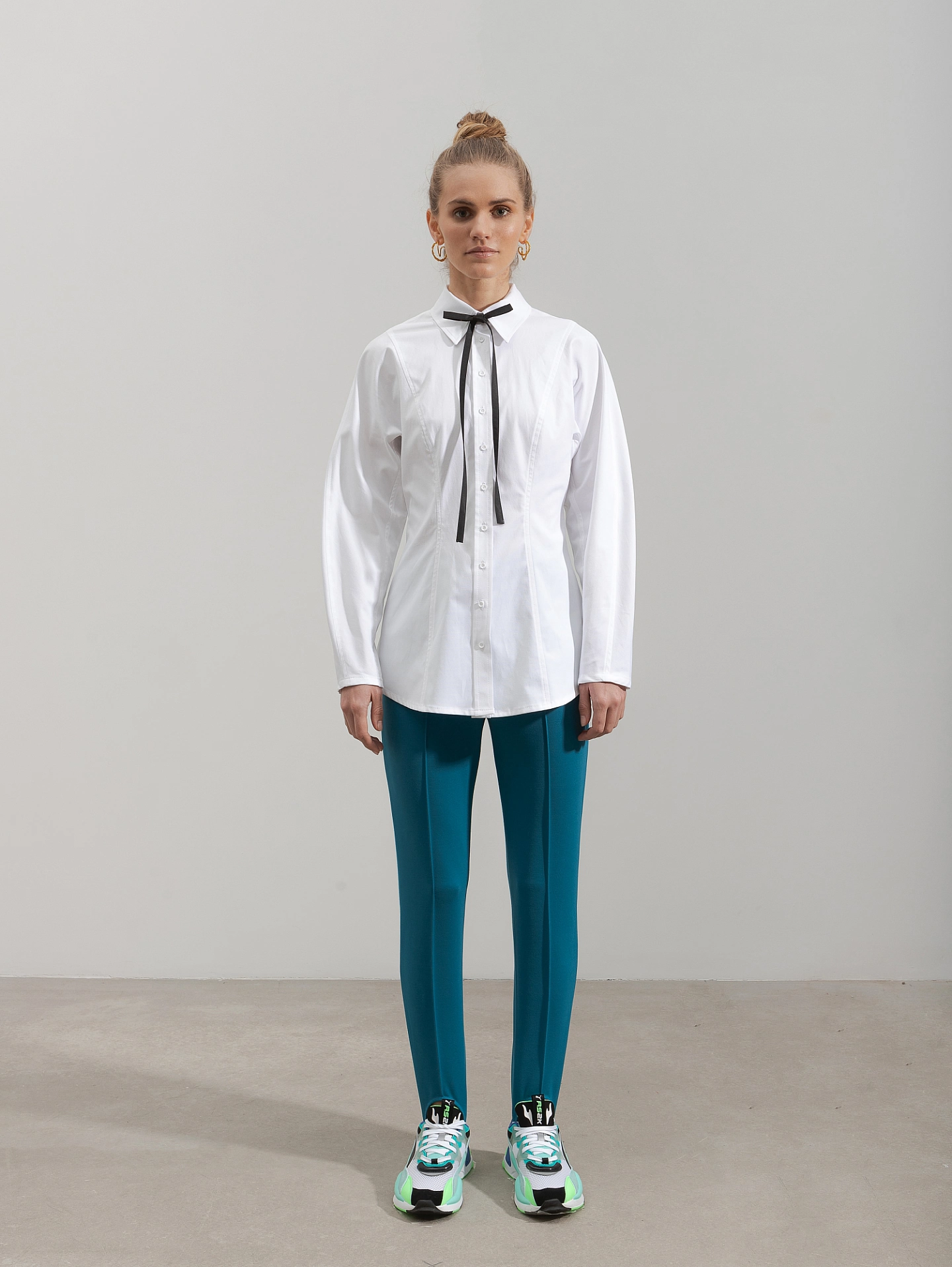 Рубашка приталенная с фигурным рукавом