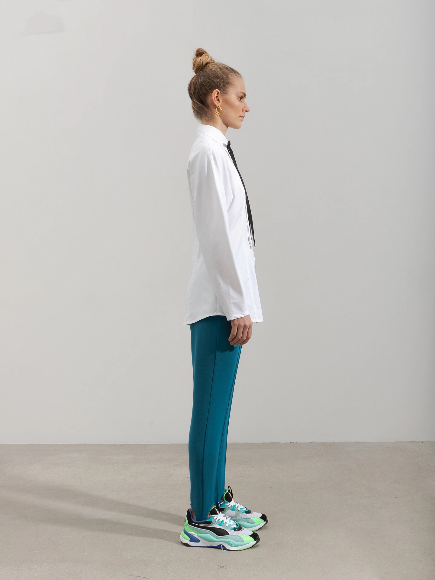 Рубашка приталенная с фигурным рукавом