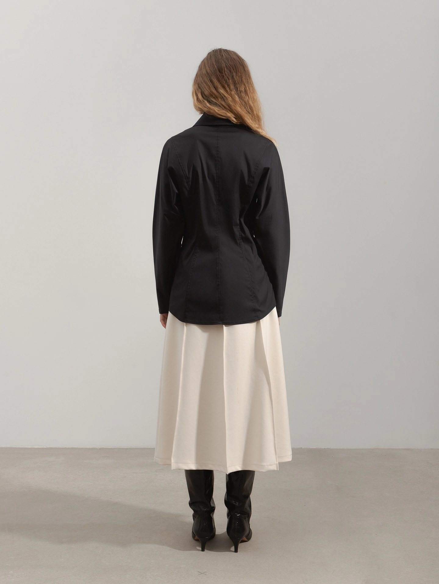 Рубашка приталенная с фигурным рукавом