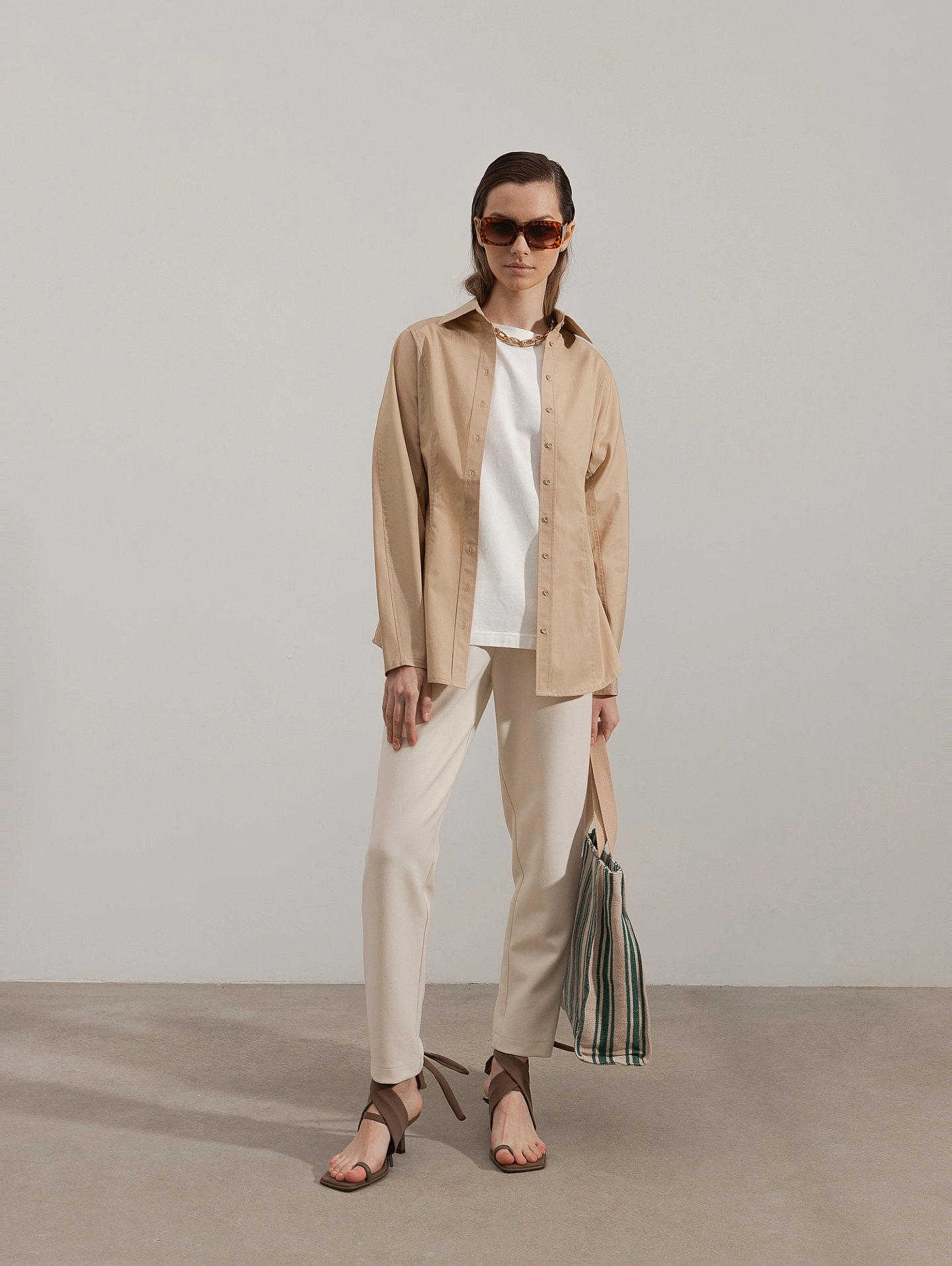 Рубашка приталенная с фигурным рукавом