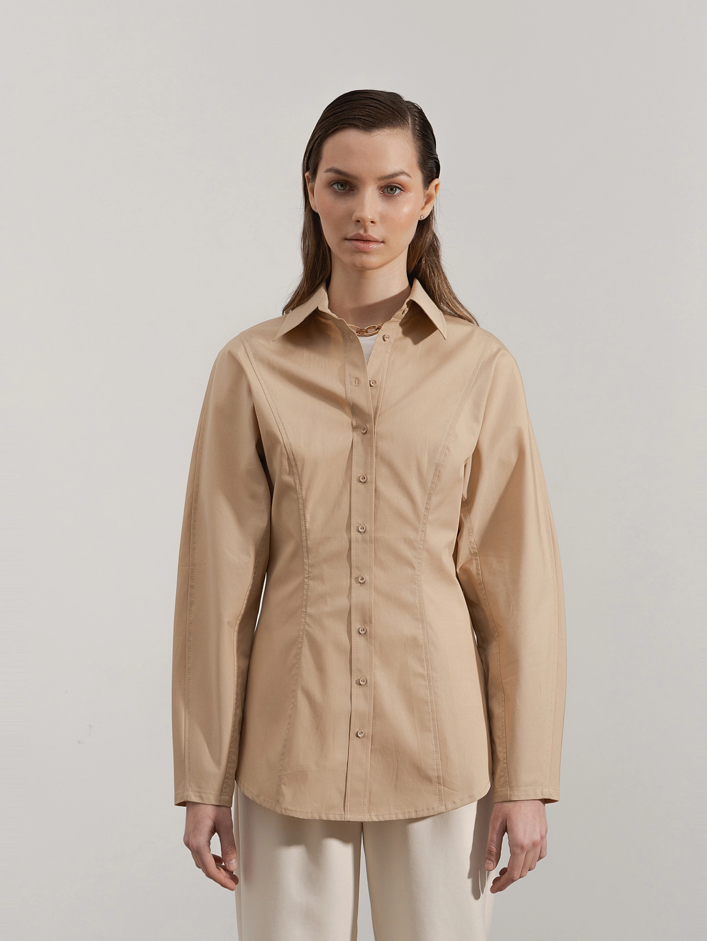 Рубашка приталенная с фигурным рукавом