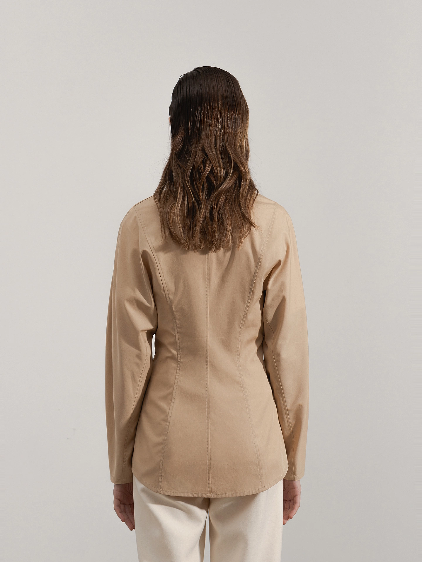 Рубашка приталенная с фигурным рукавом