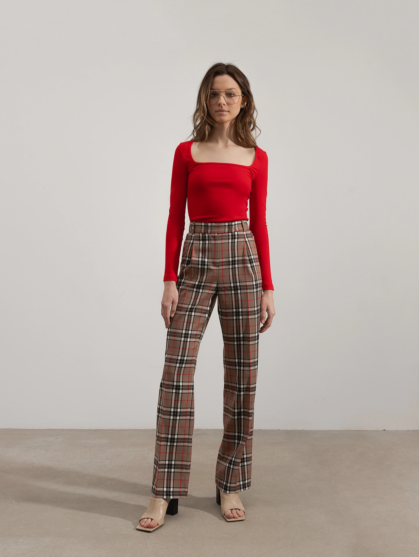 Лонгслив трикотажный с квадратным вырезом