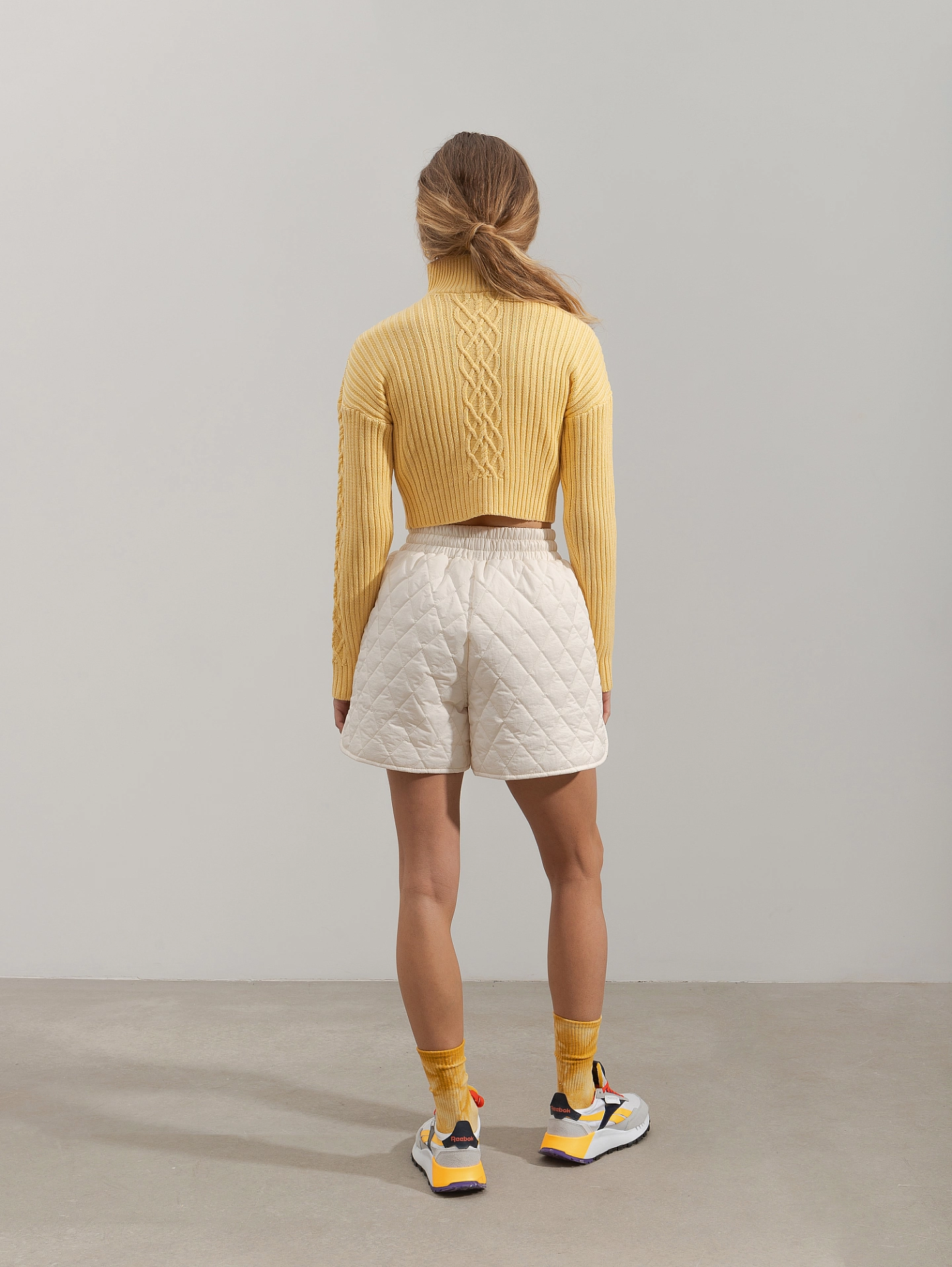 Джемпер вязаный укороченный с воротником на молнии