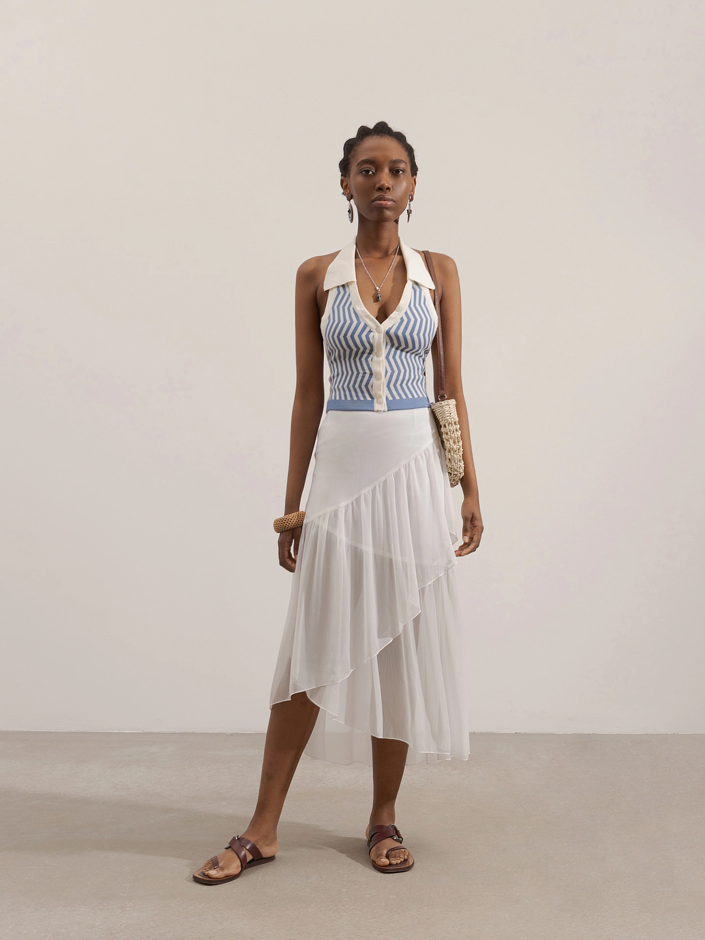 Топ вязаный с открытой спиной и воротником