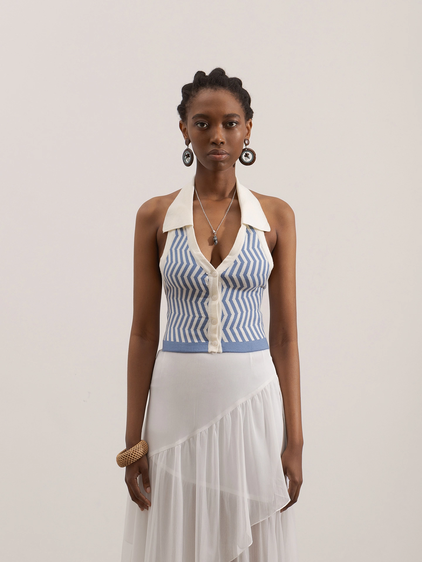 Топ вязаный с открытой спиной и воротником