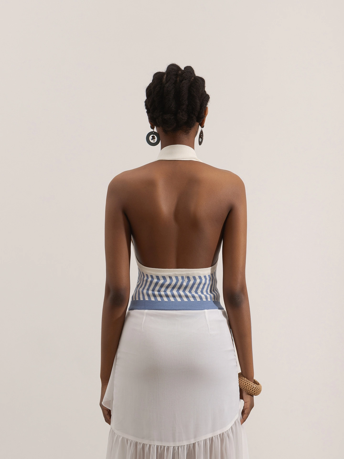 Топ вязаный с открытой спиной и воротником