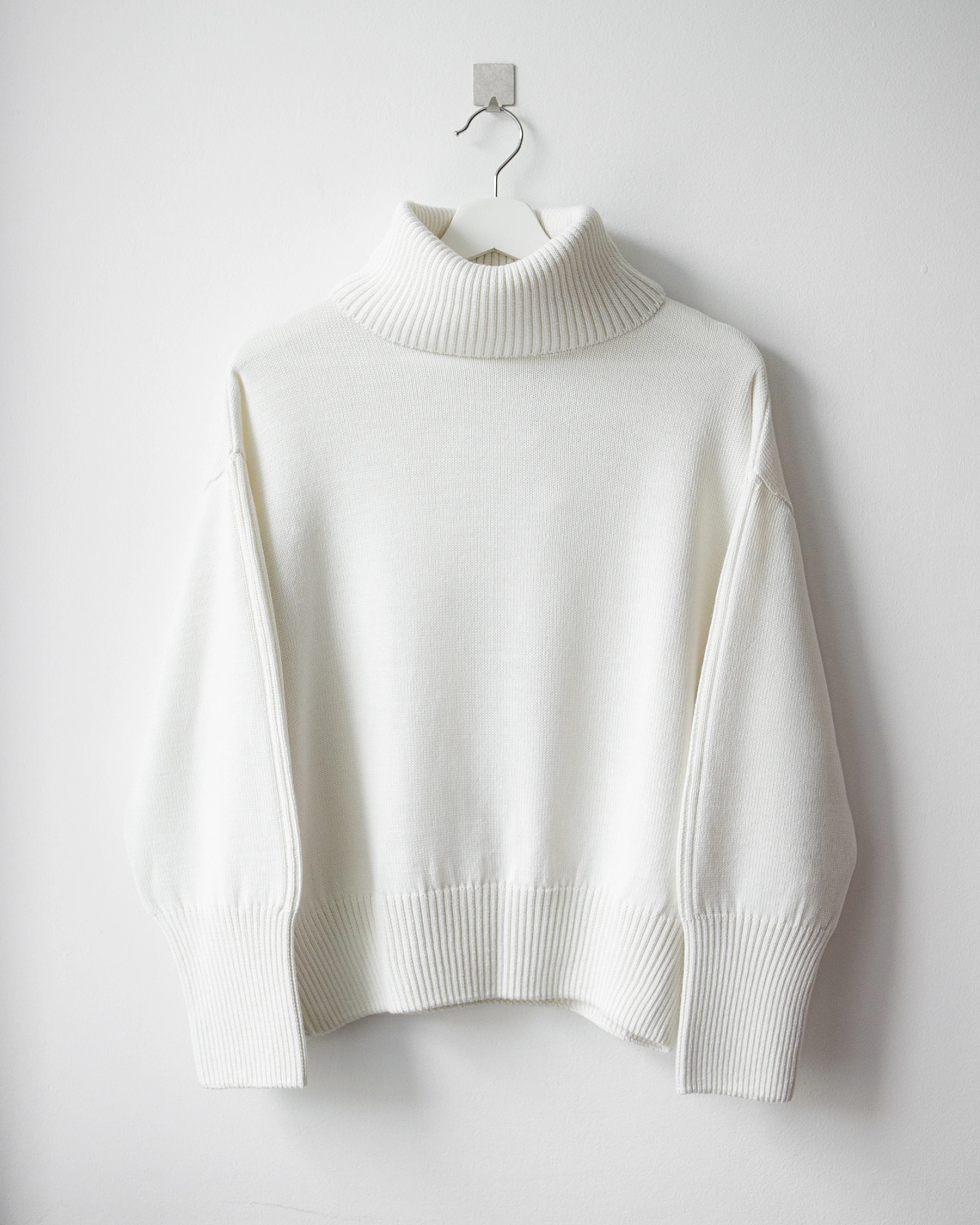 Джемпер с высоким воротником