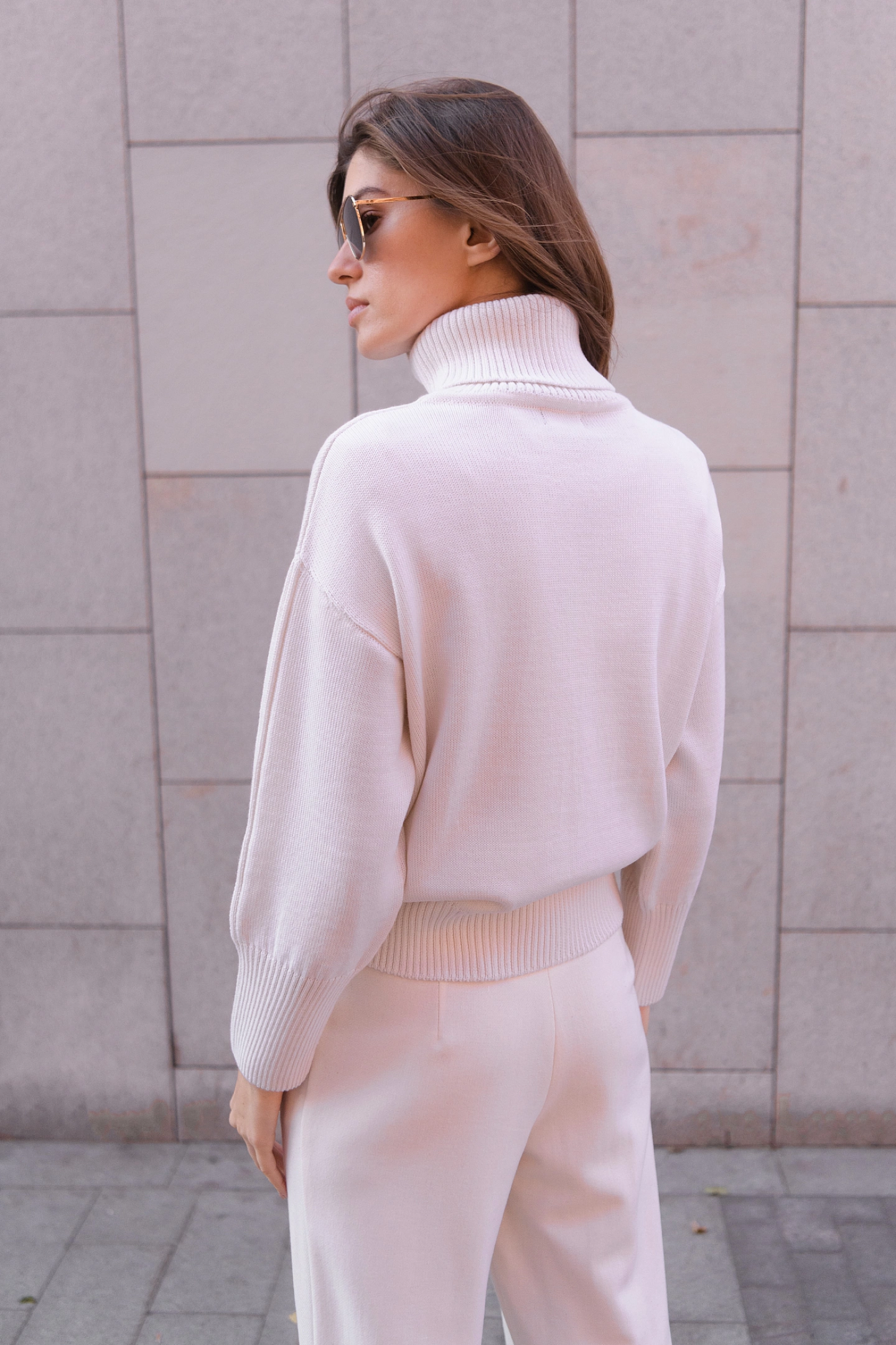 Джемпер с высоким воротником