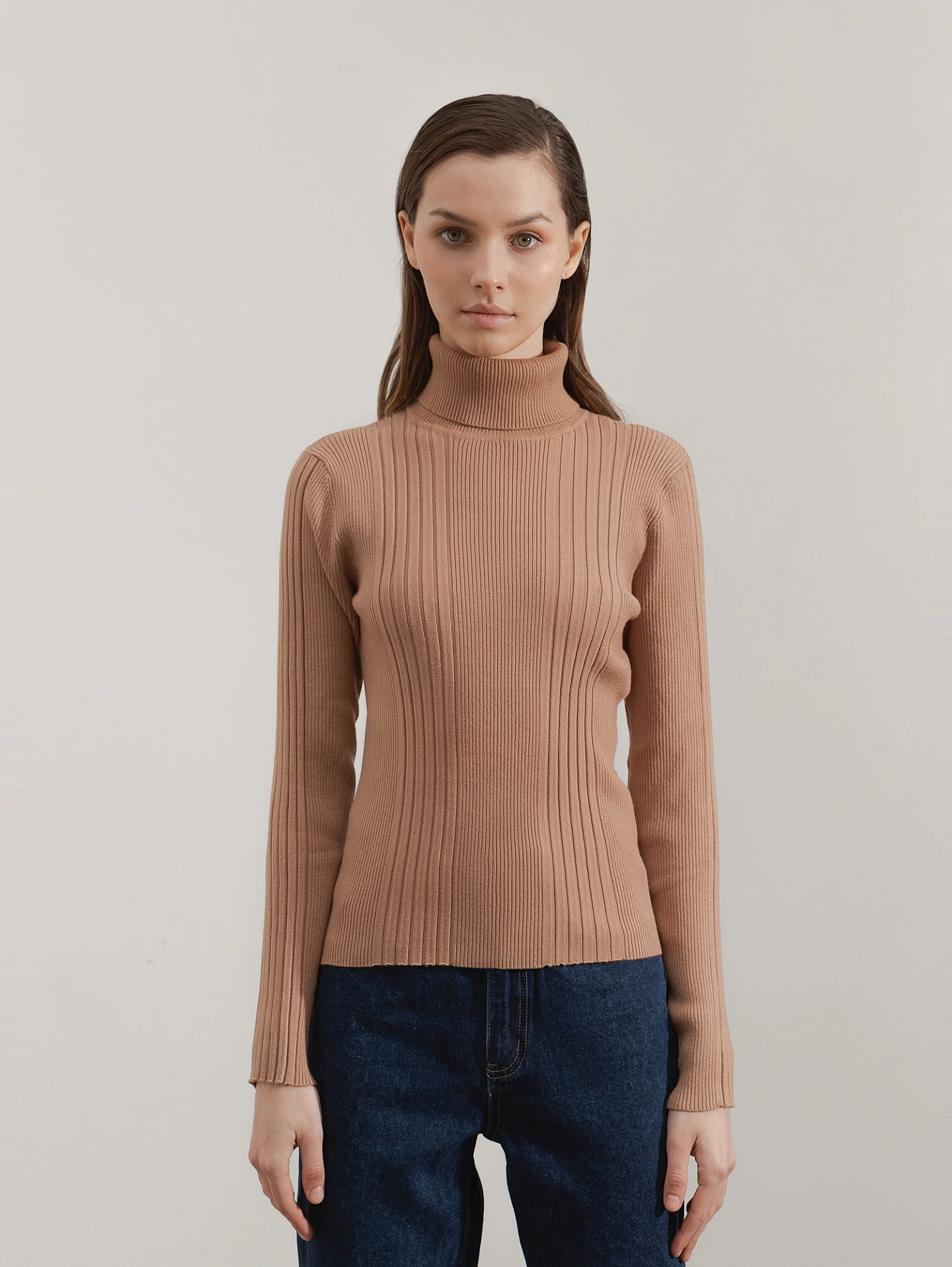 Водолазка вязаная с высокой стойкой, фактурной вязкой