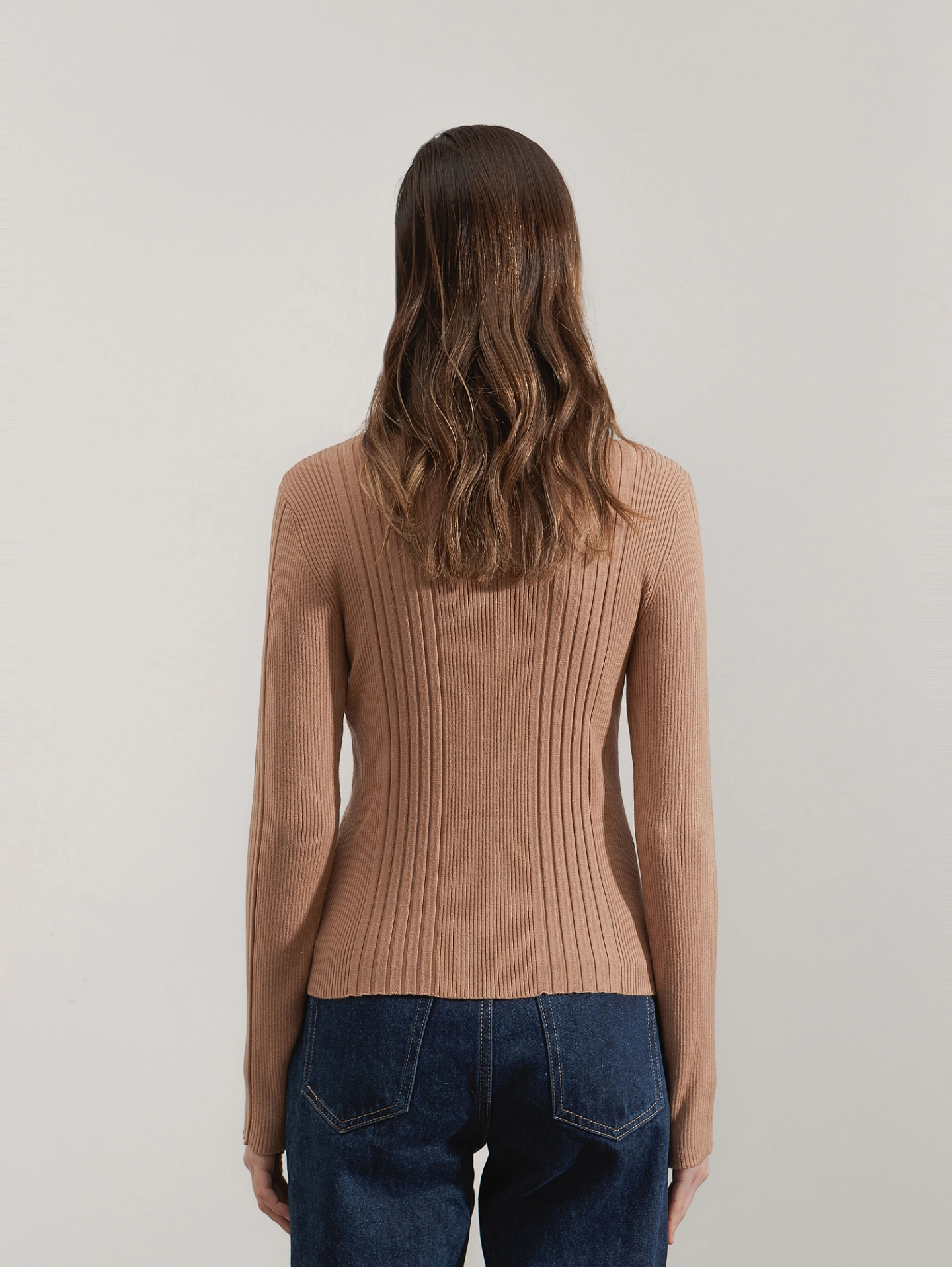 Водолазка вязаная с высокой стойкой, фактурной вязкой