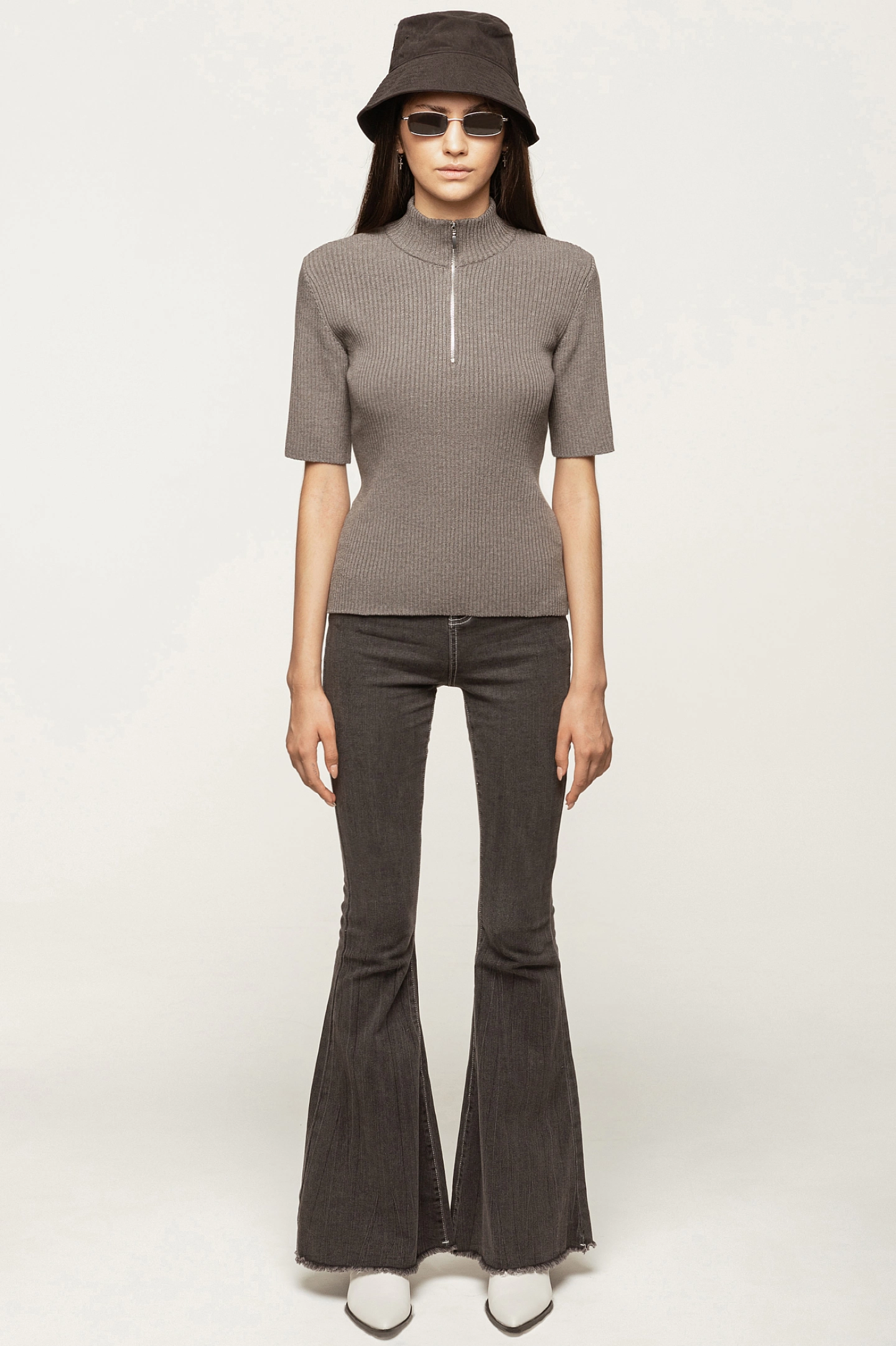 Футболка с воротником на молнии