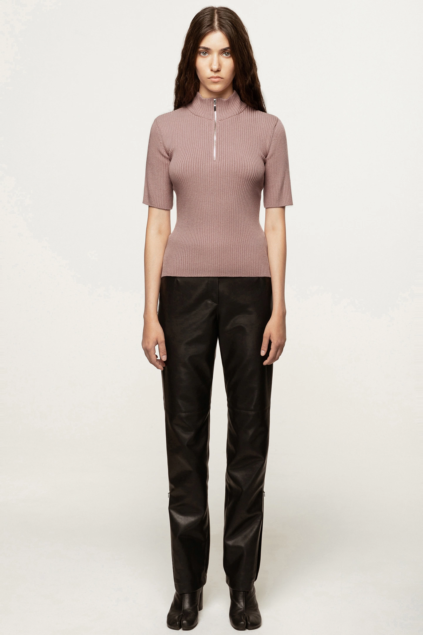 Футболка с воротником на молнии