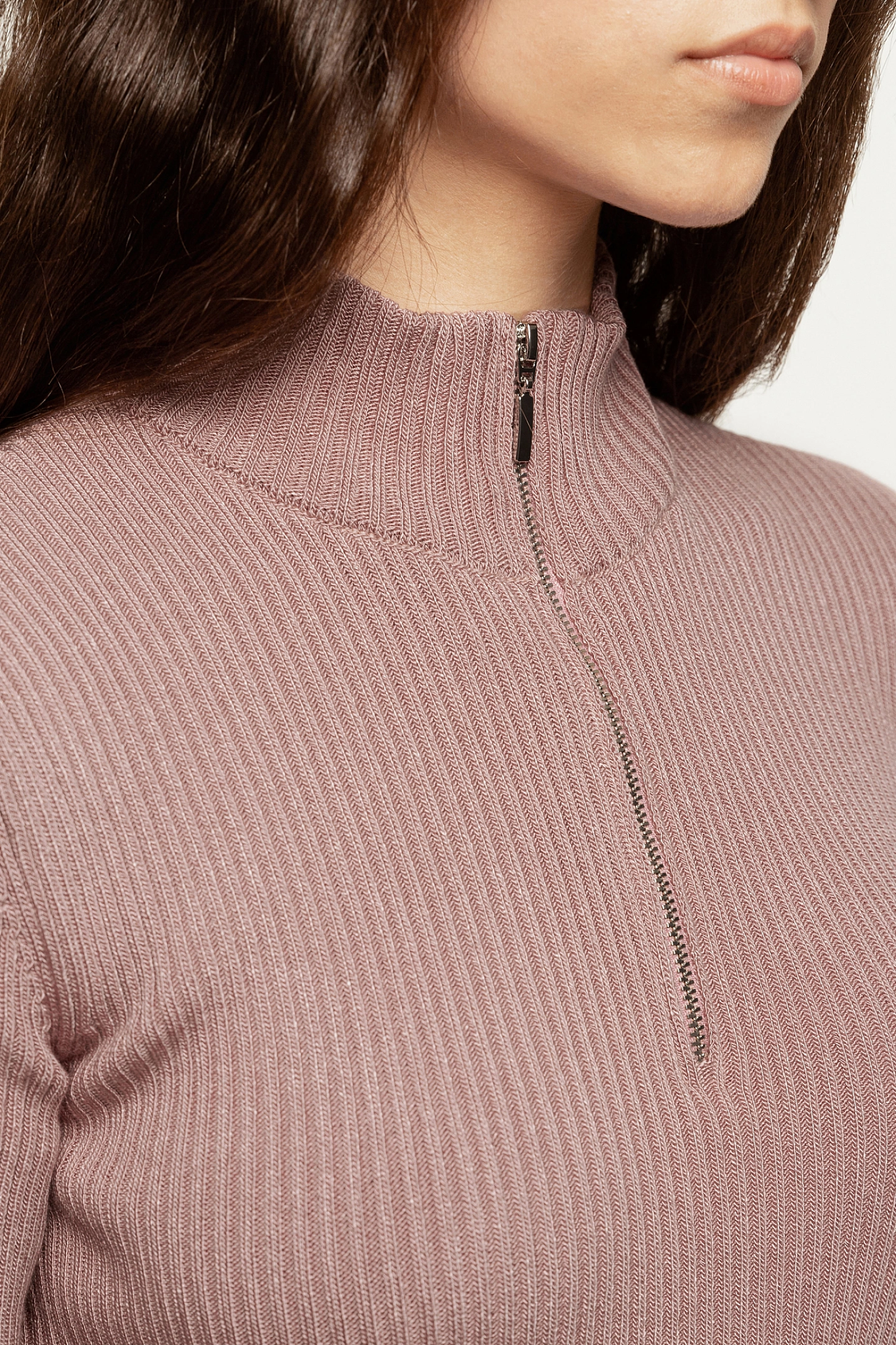 Футболка с воротником на молнии