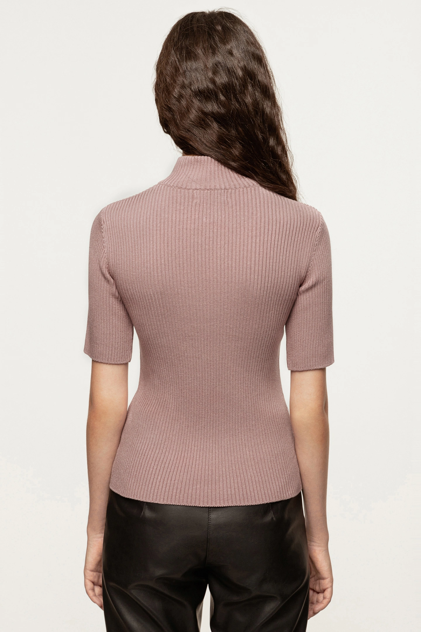 Футболка с воротником на молнии