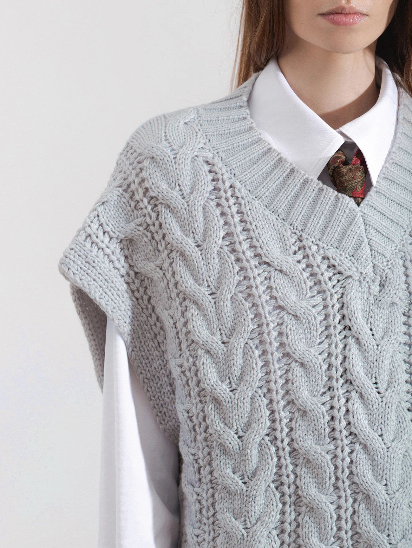 Жилет крупной вязки