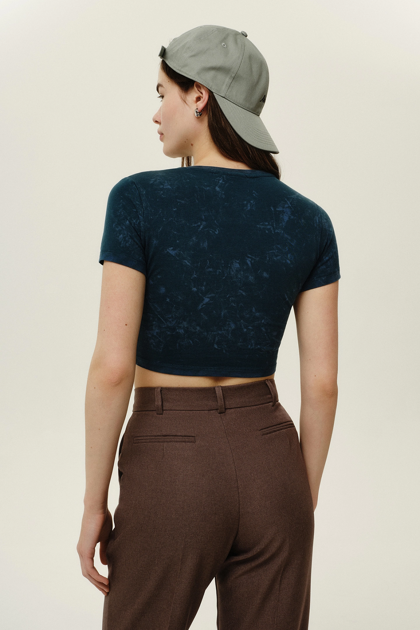 Футболка облегающая короткая