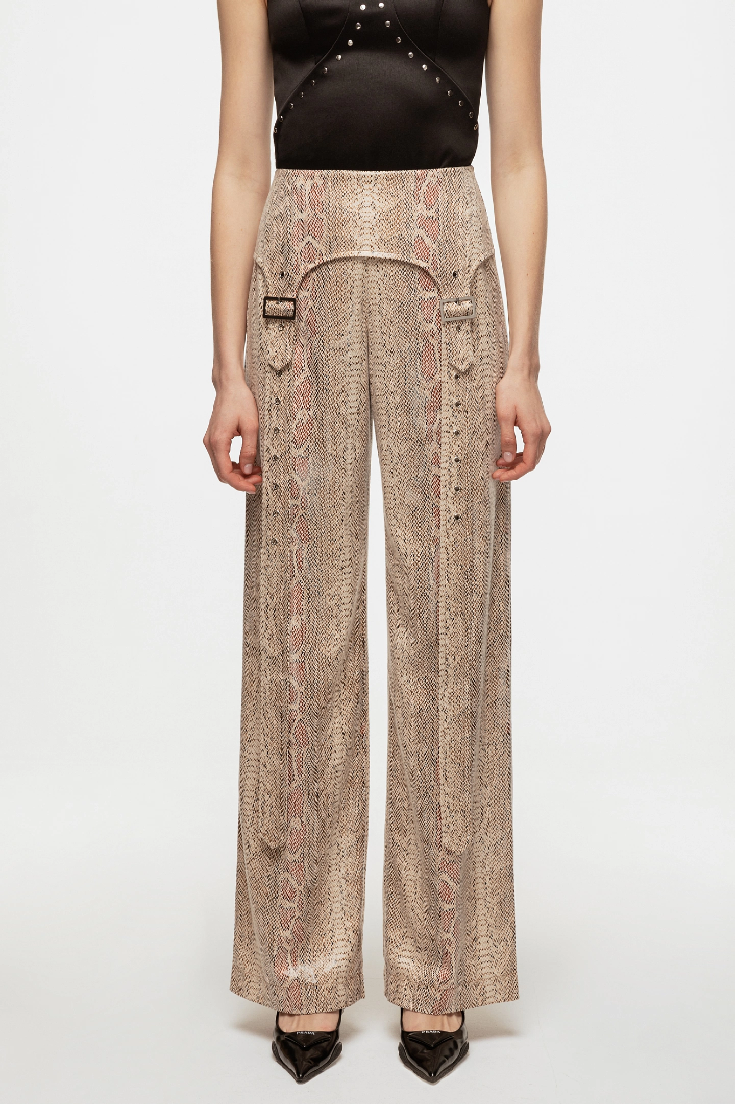 Брюки с хлястами