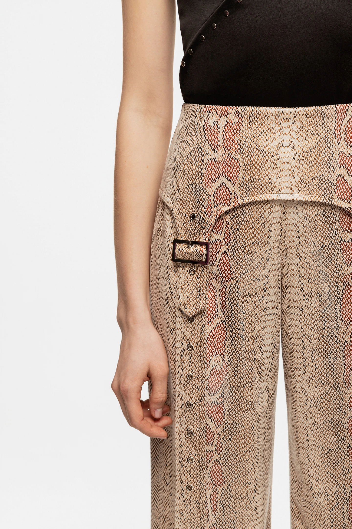 Брюки с хлястами