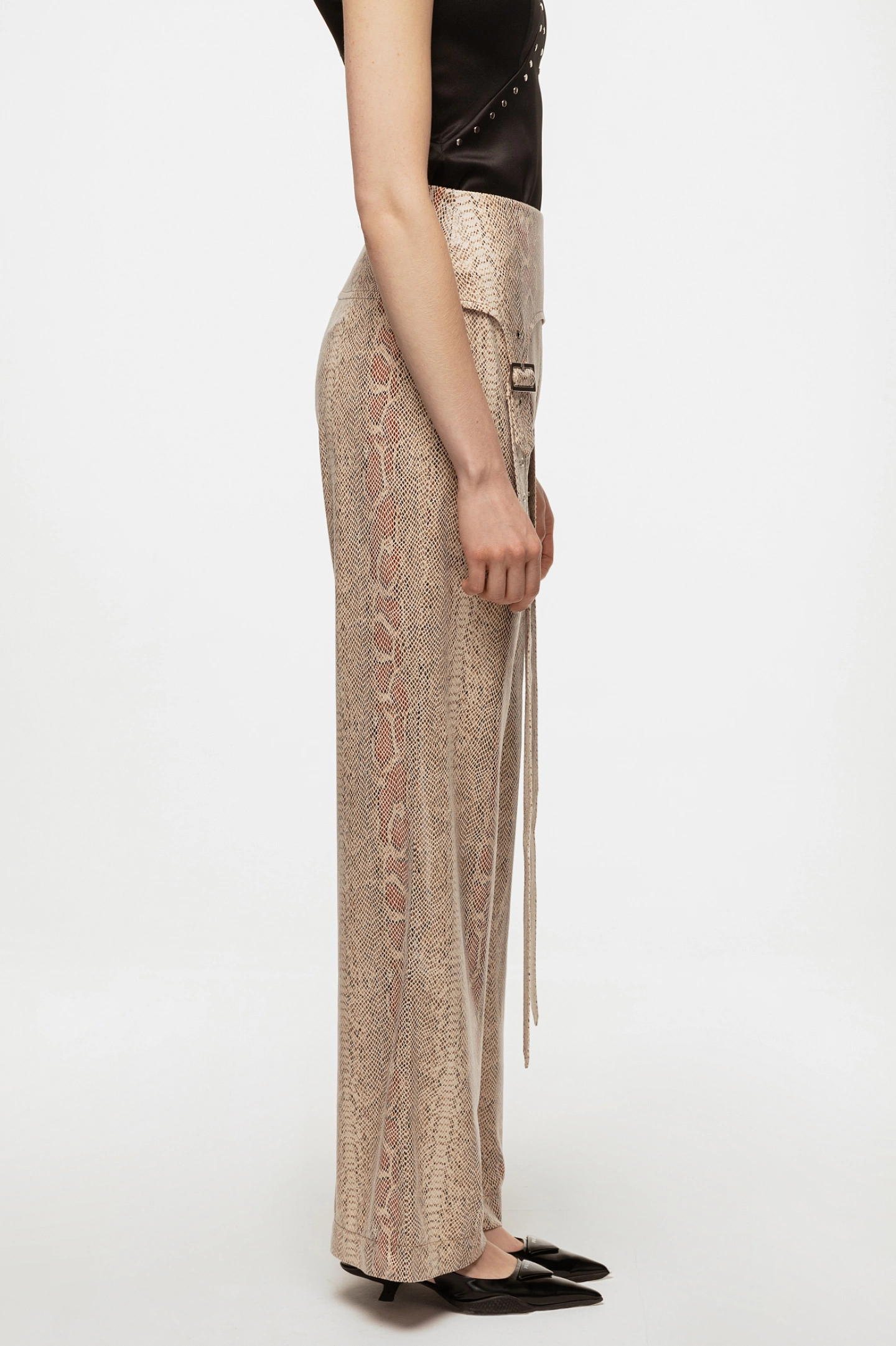 Брюки с хлястами