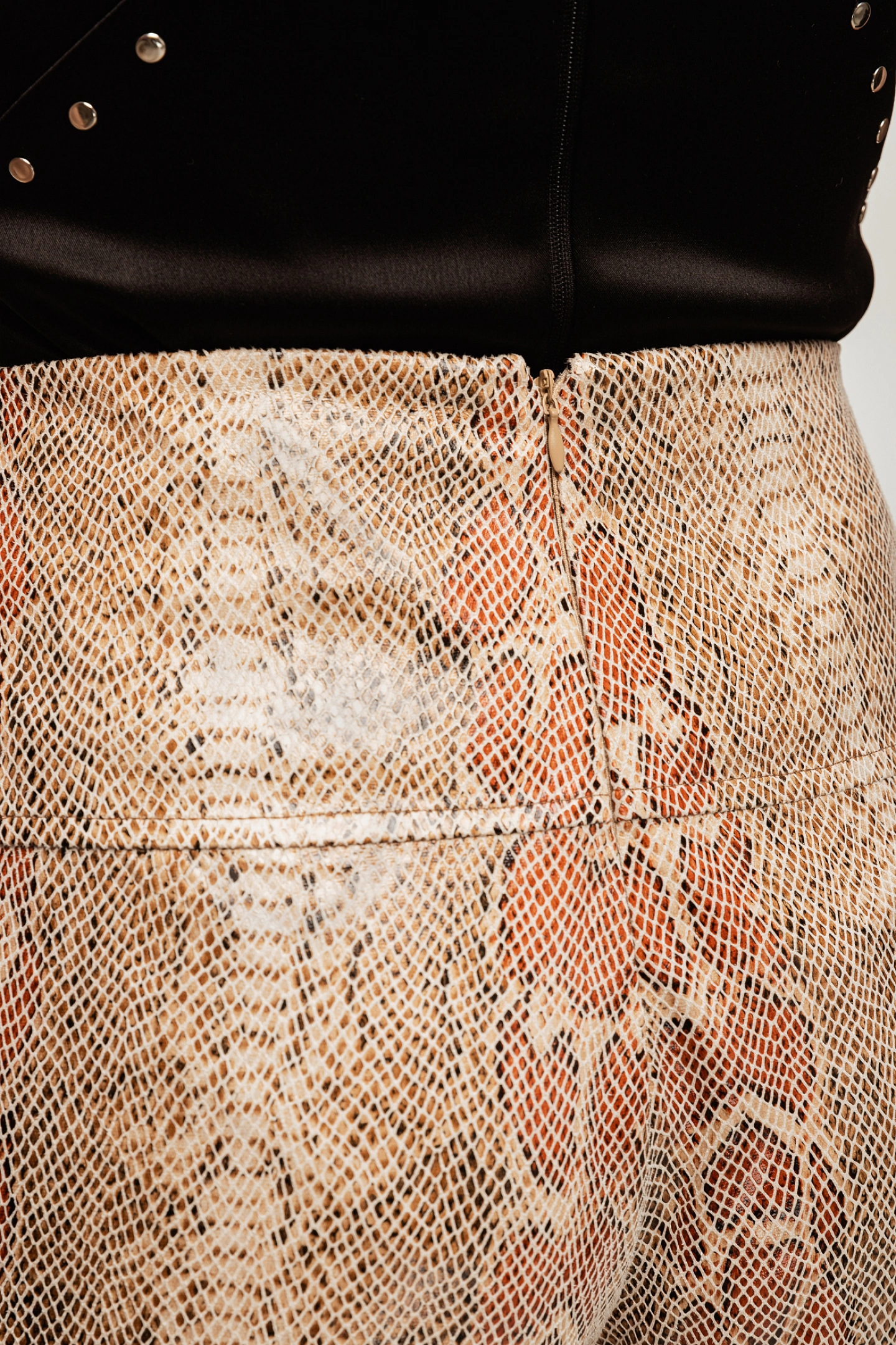 Брюки с хлястами