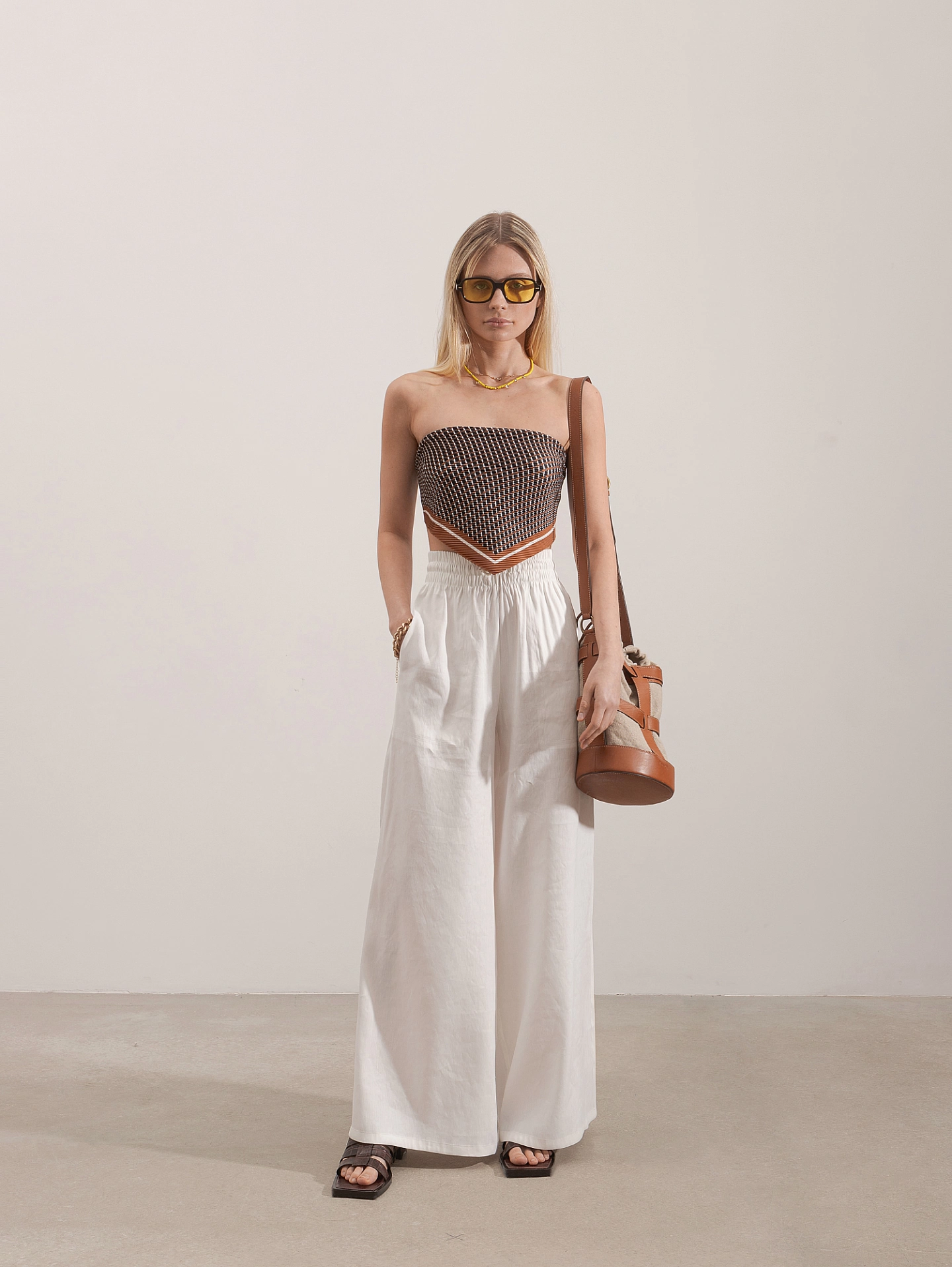 Брюки широкие на резинке