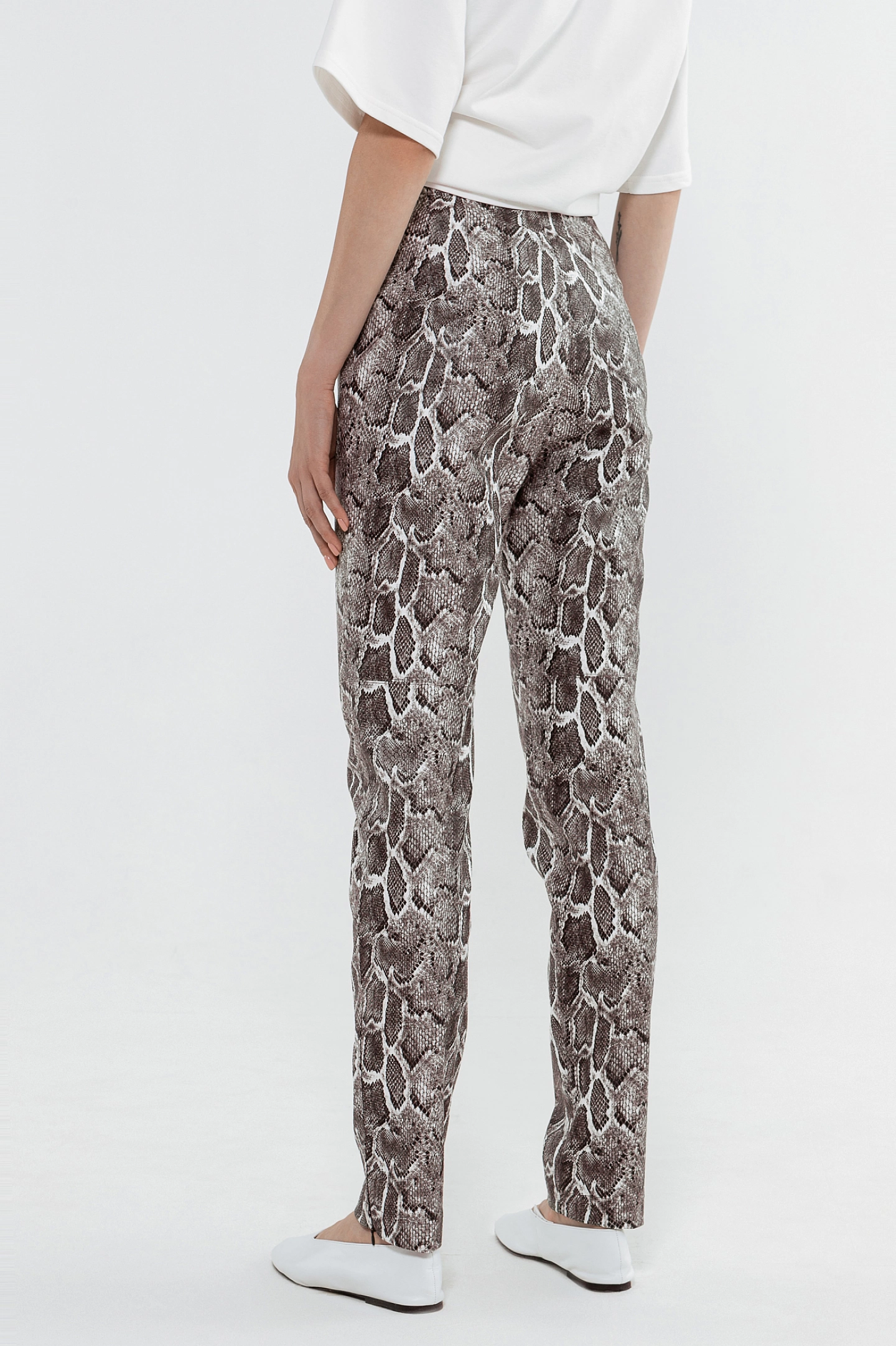 Брюки из эко-кожи с разрезами