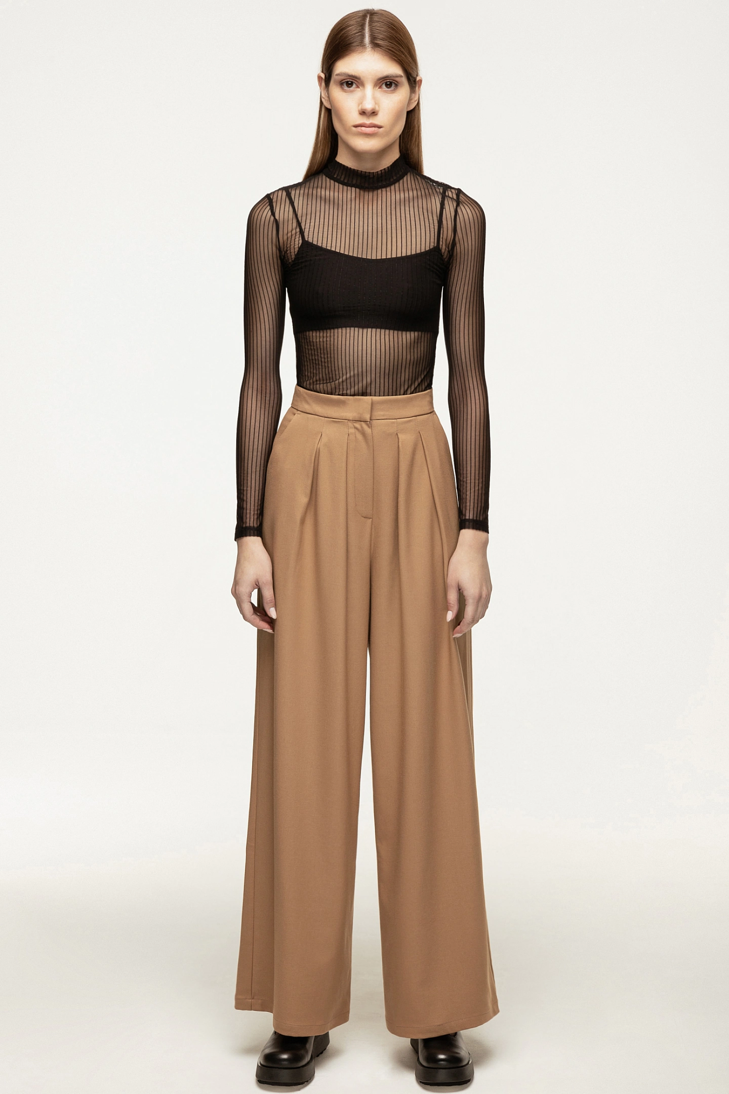 Брюки широкие с двумя складками