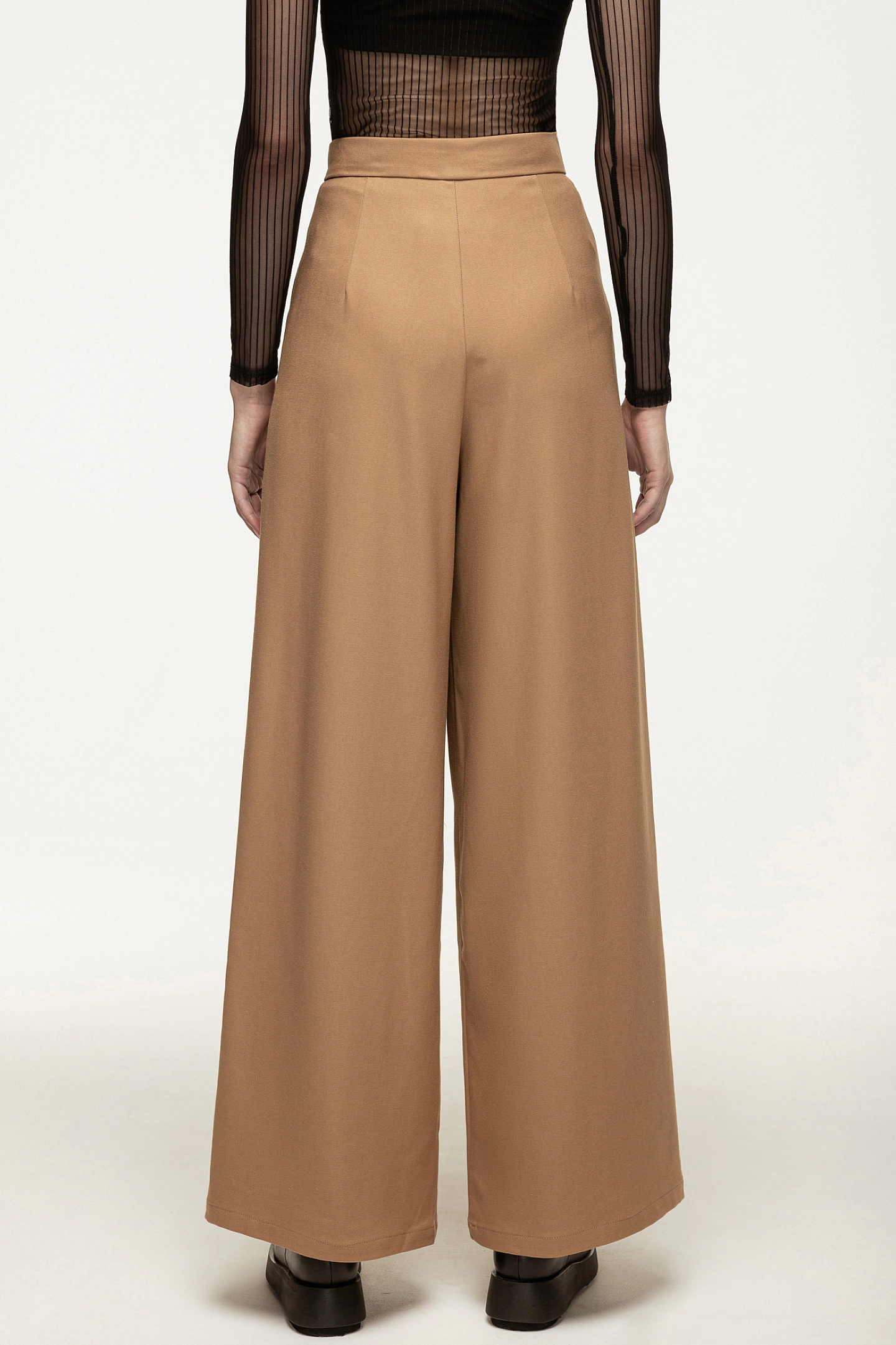 Брюки широкие с двумя складками