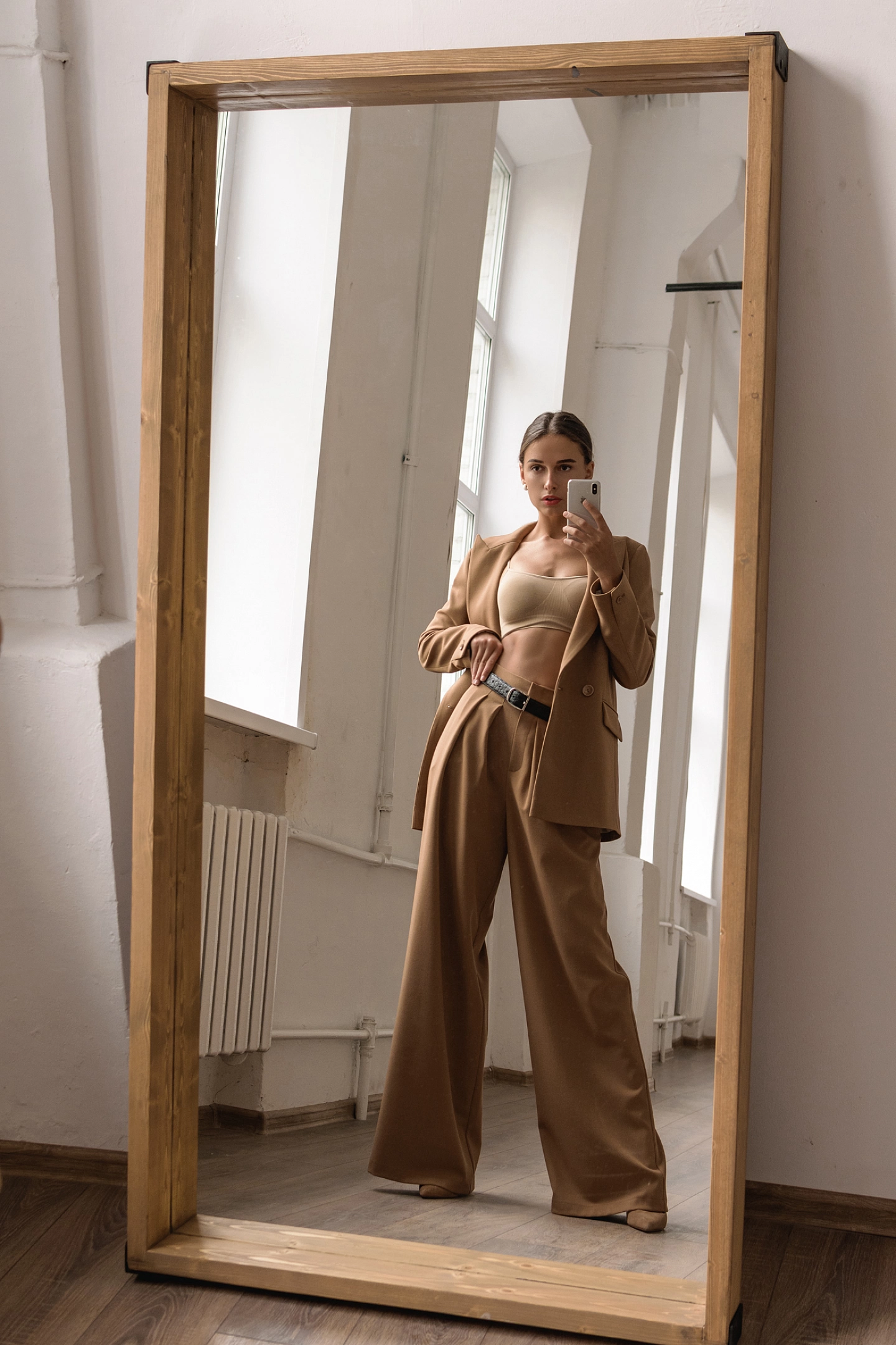 Брюки широкие с двумя складками