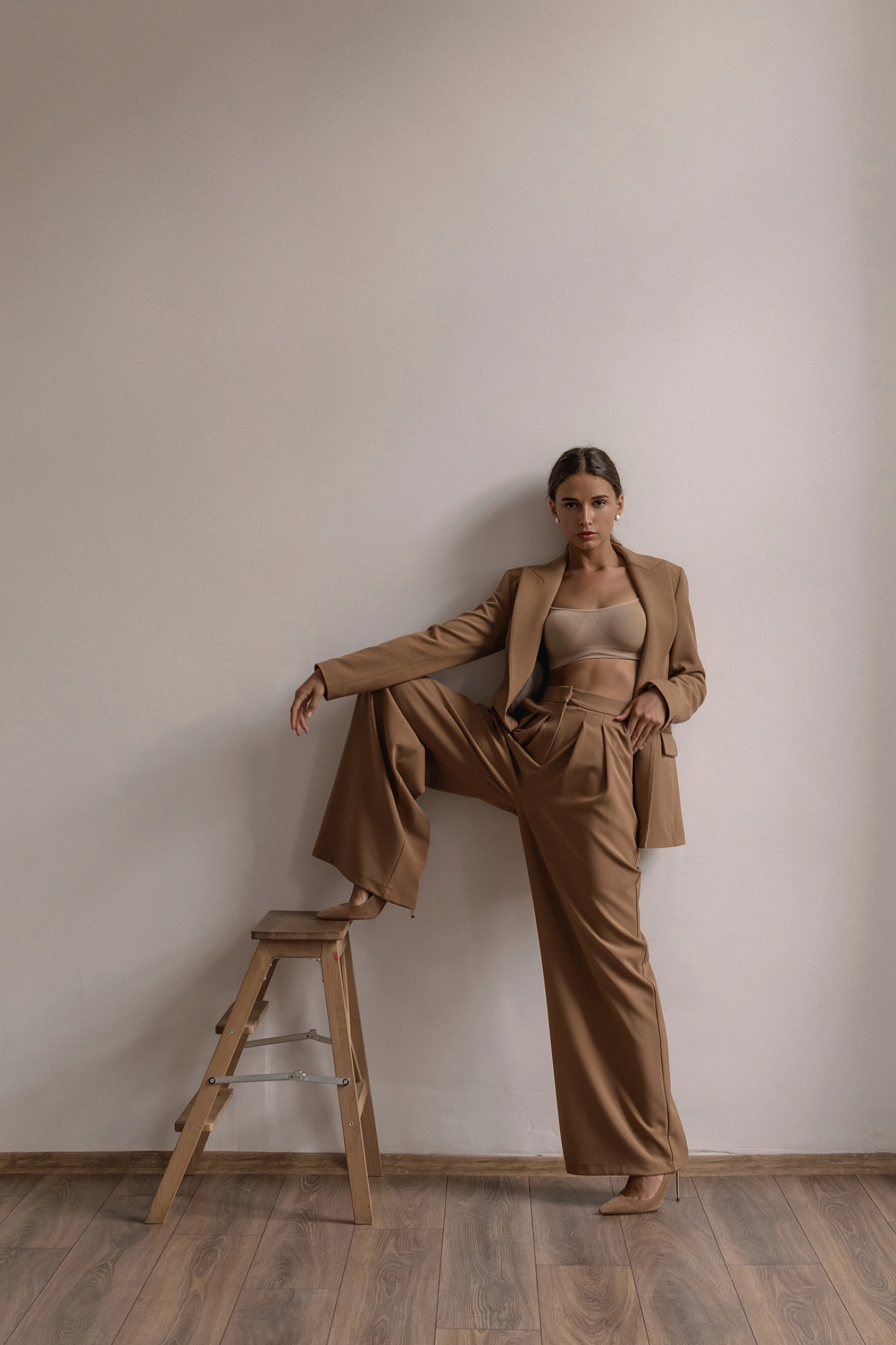 Брюки широкие с двумя складками