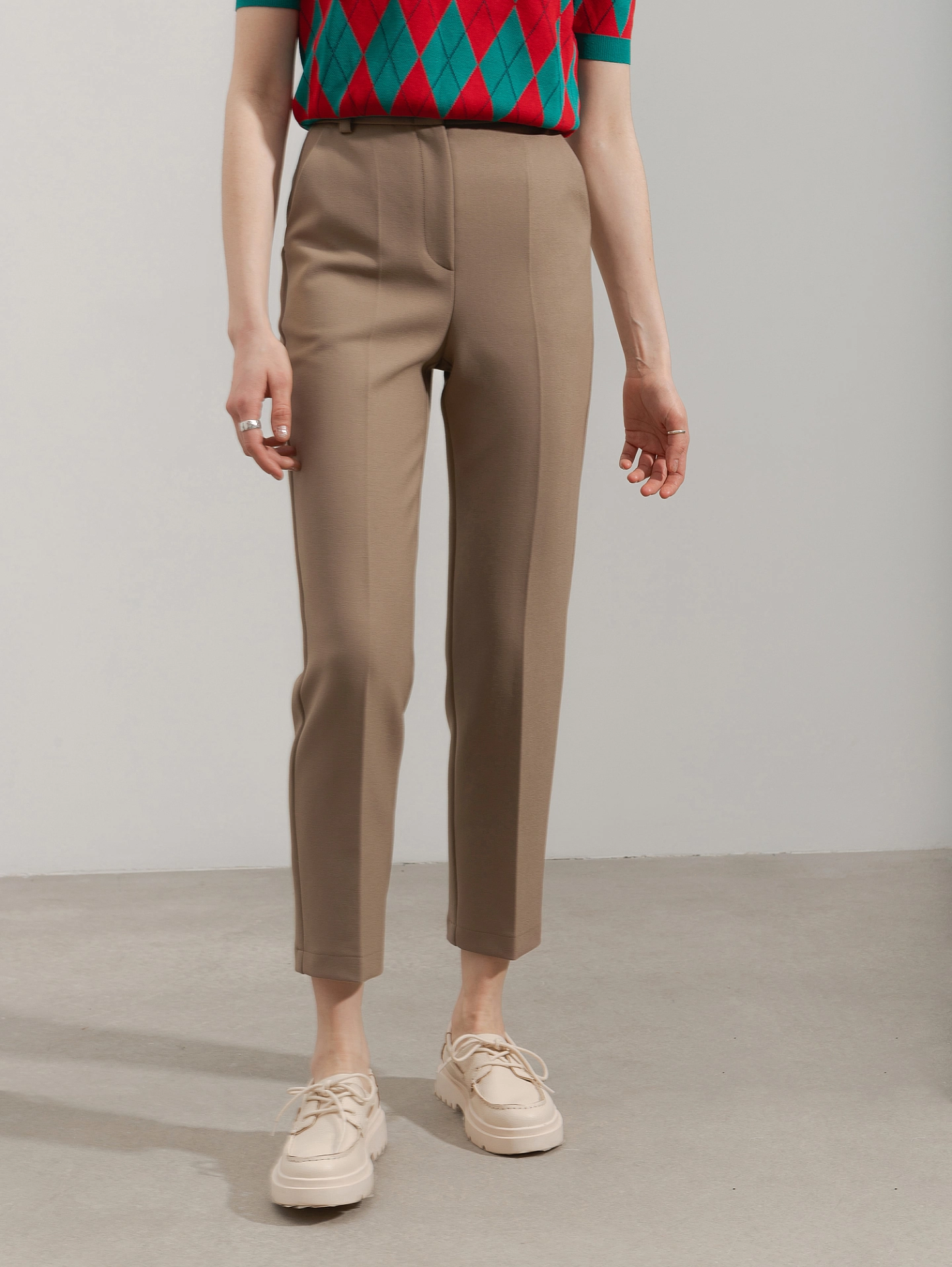 Брюки узкие на высокой талии